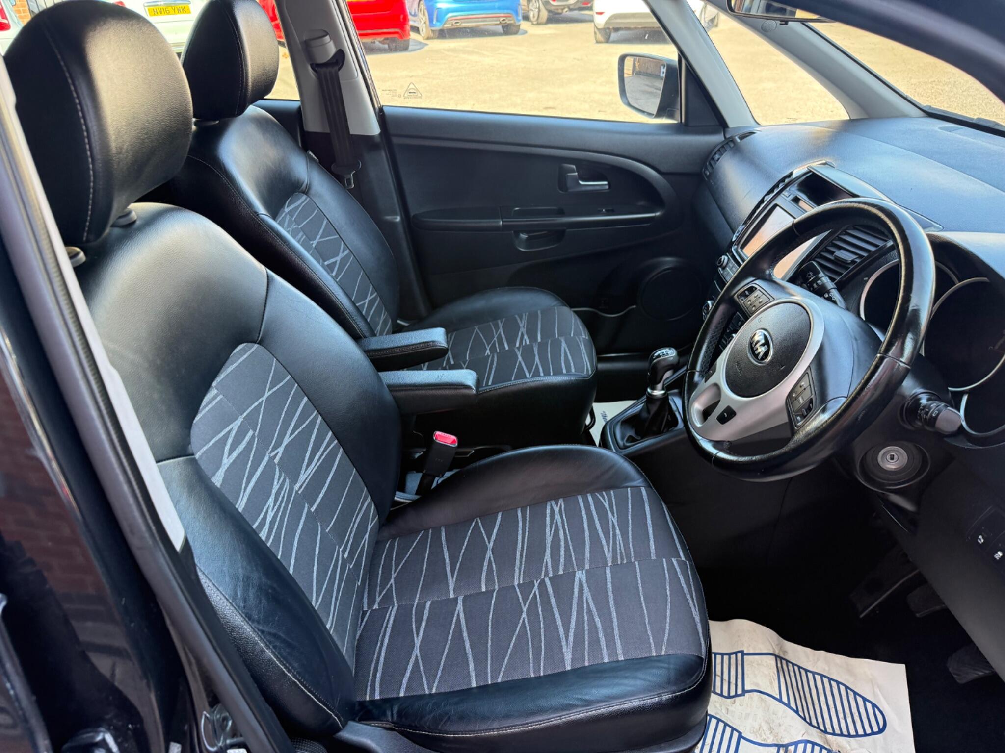 Kia Venga view 12