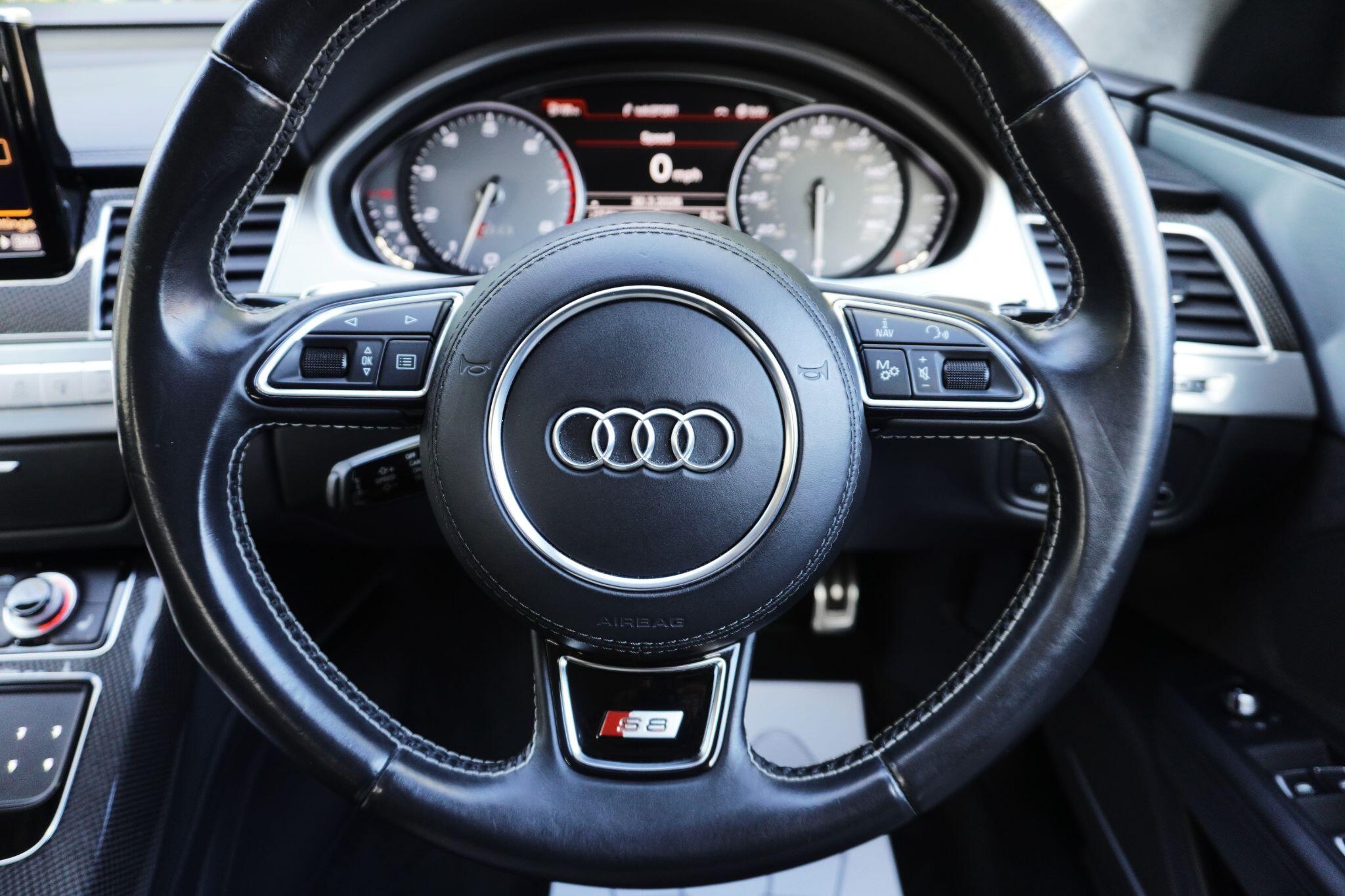 Audi S8 view 36
