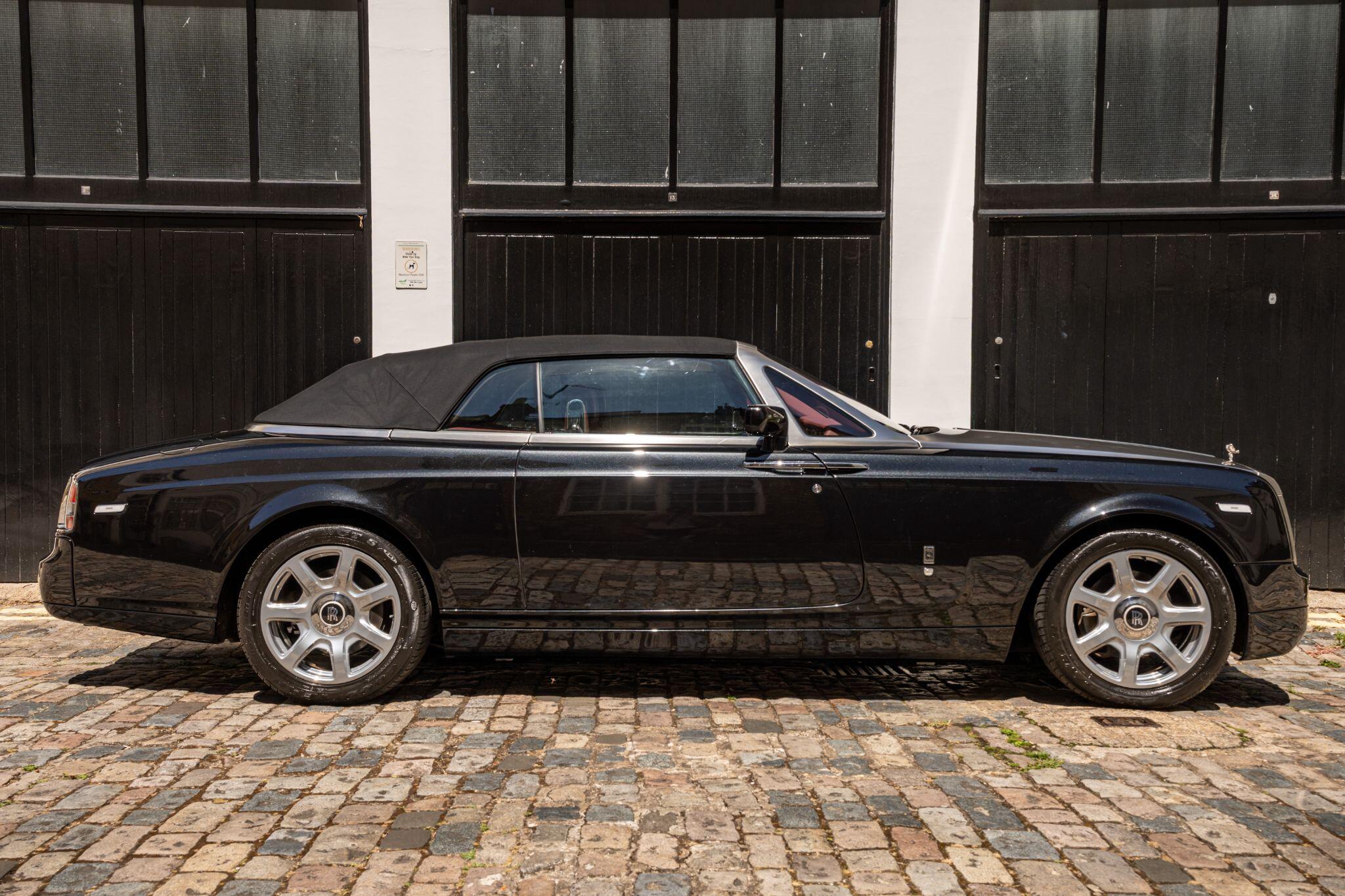 Rolls-Royce Phantom view 13