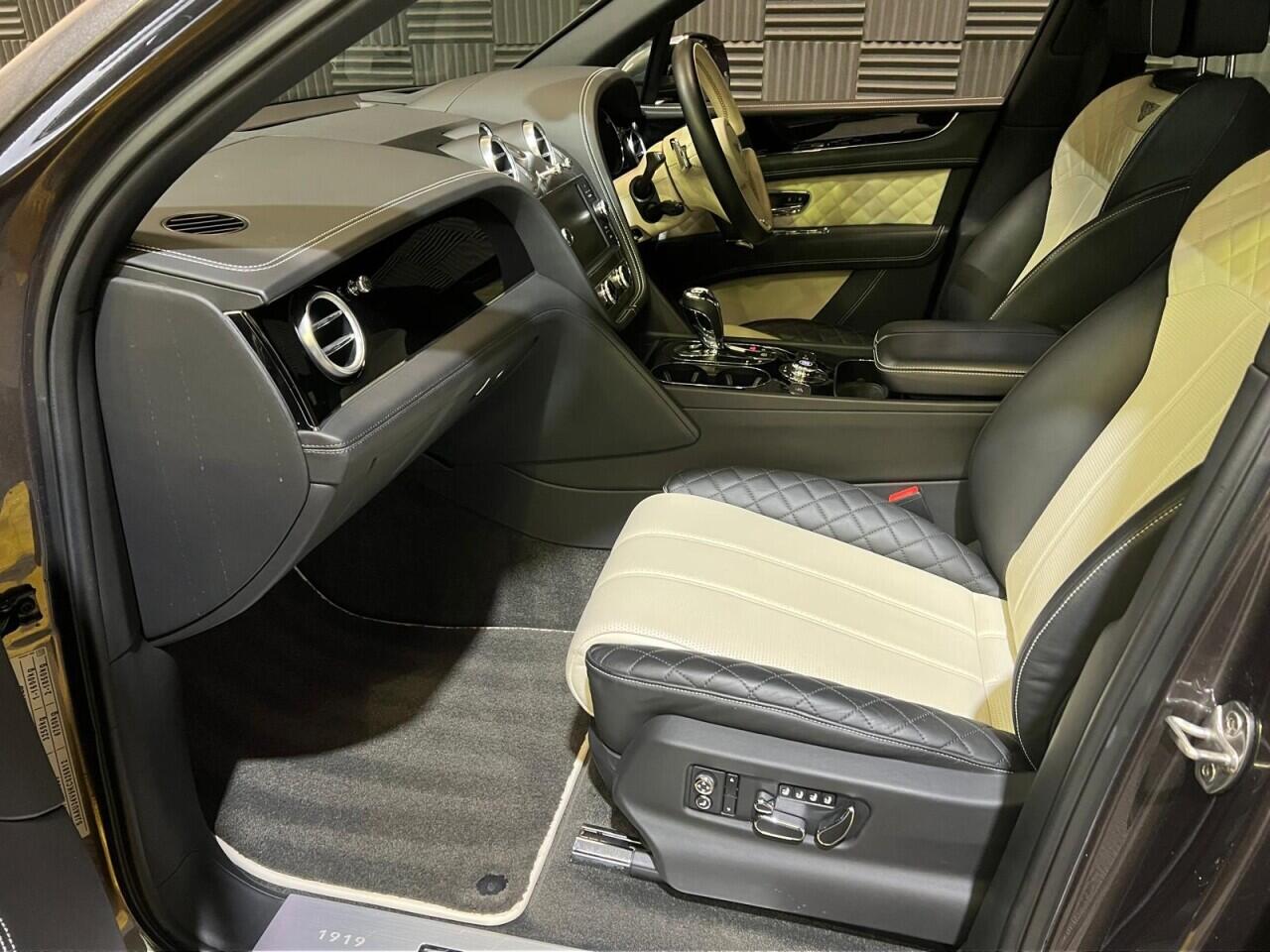 Bentley Bentayga view 23