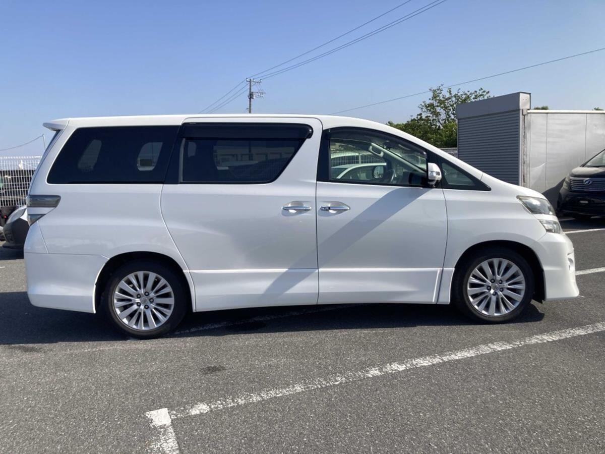 Toyota Vellfire view 4