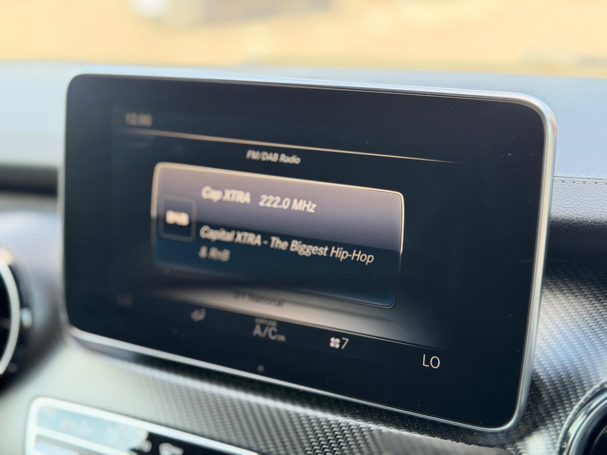 Mercedes-Benz V-Class view 38