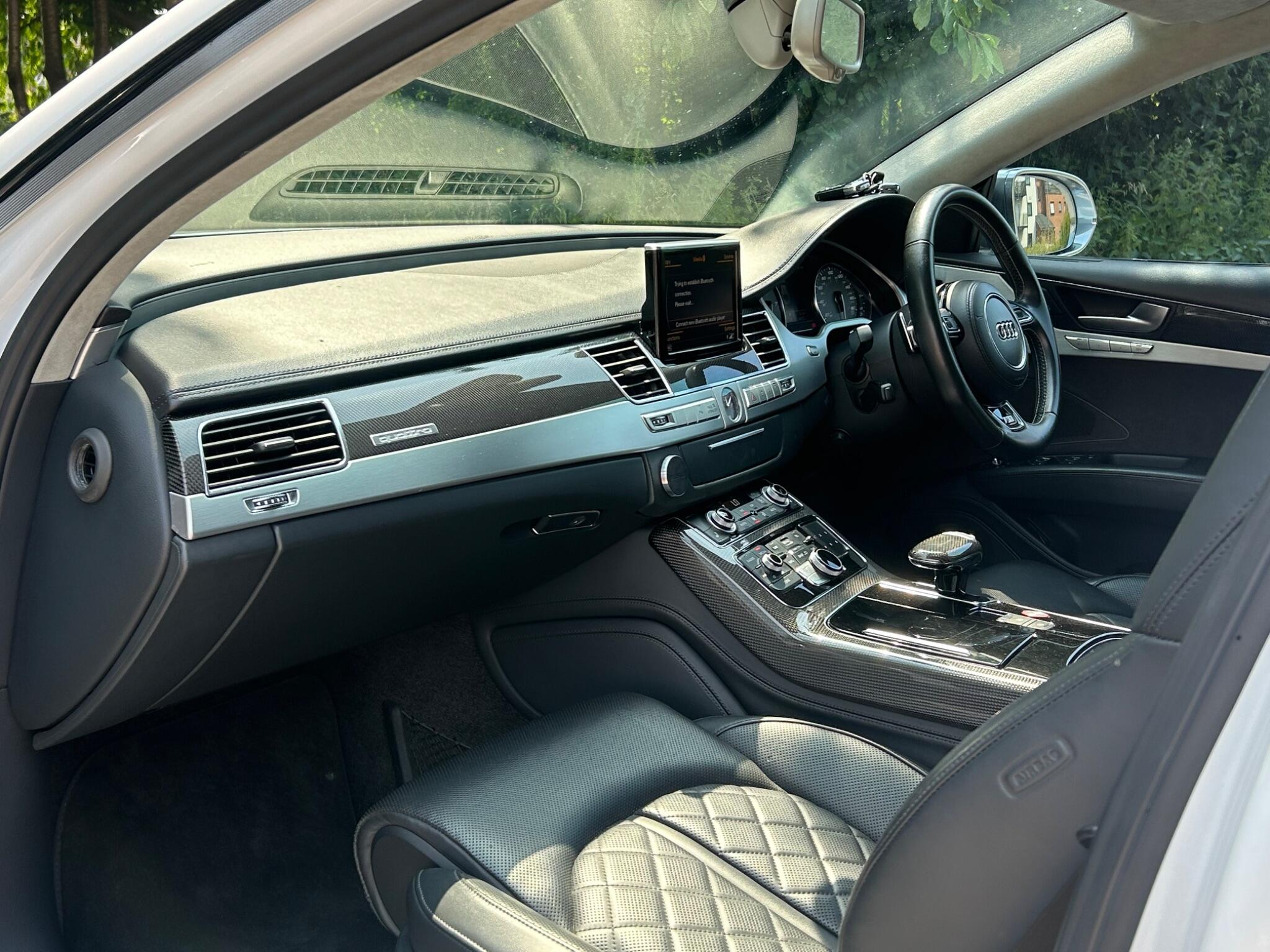 Audi S8 view 21