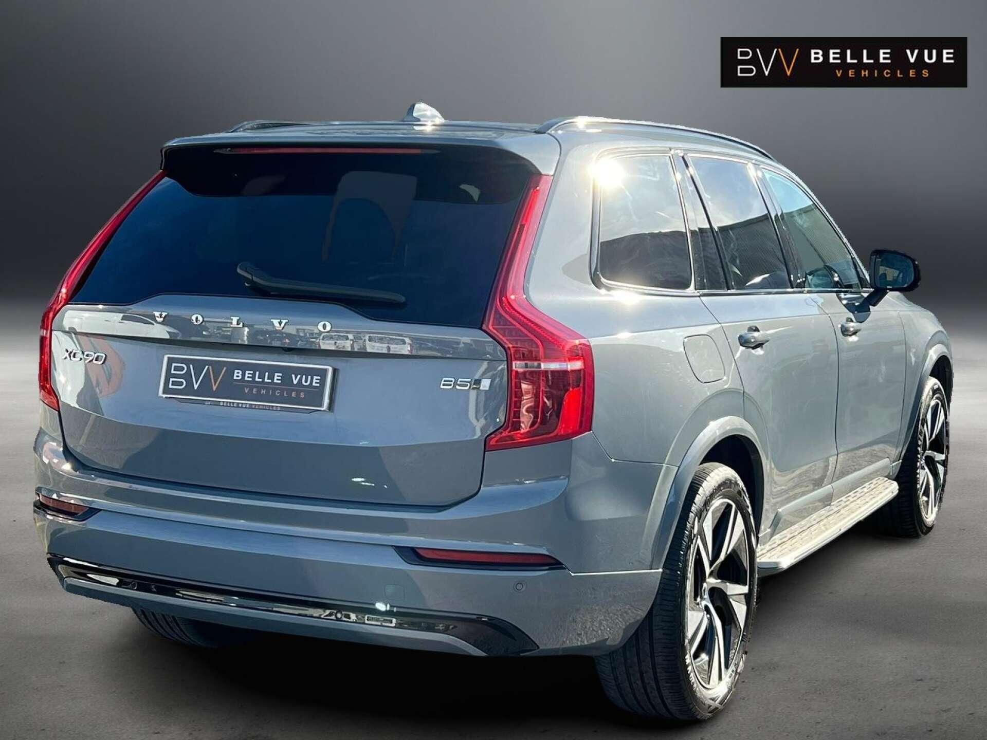 Volvo XC90 view 3