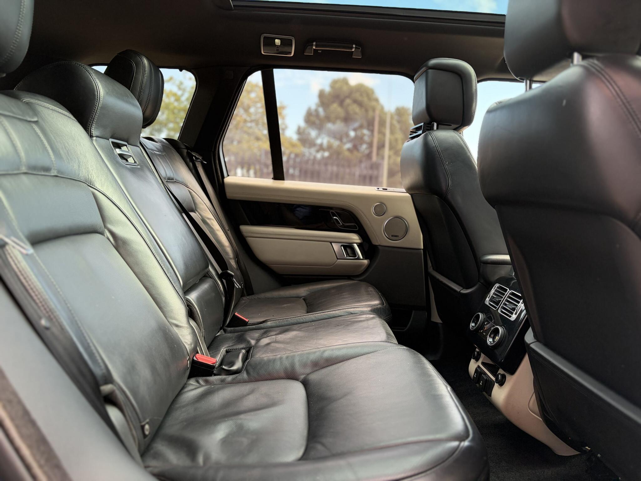 Land Rover Range Rover view 30