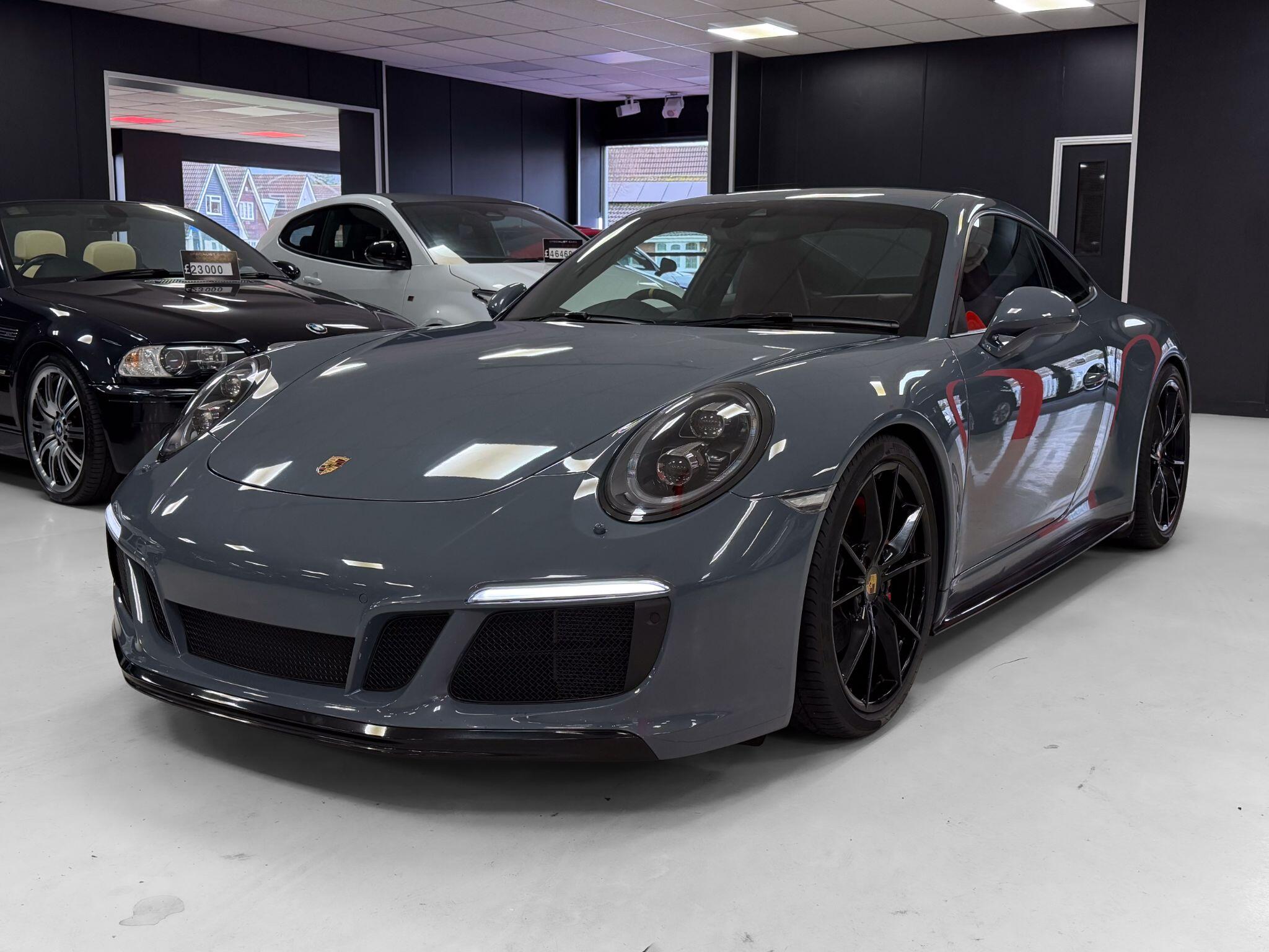 Porsche 911 view 14