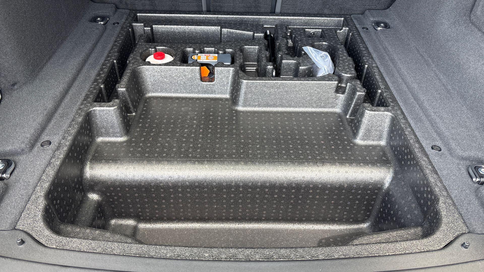 Land Rover Range Rover Velar view 21