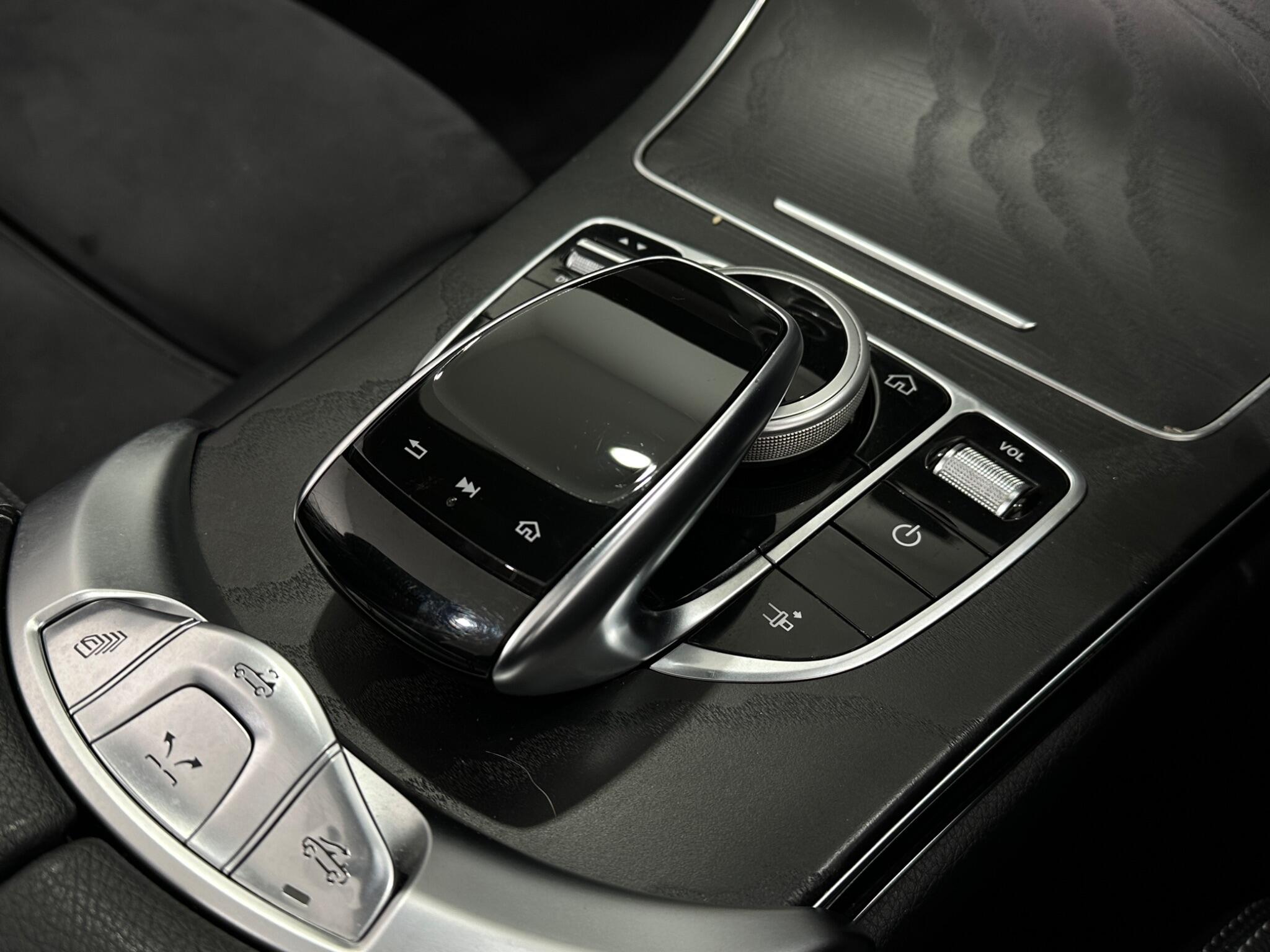 Mercedes-Benz C-Class view 22
