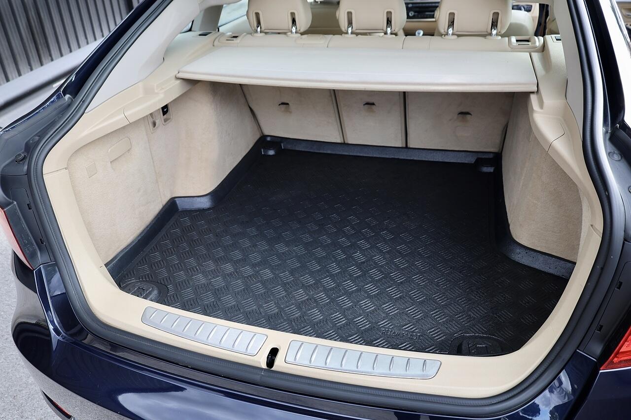 BMW 3 Series Gran Turismo view 28