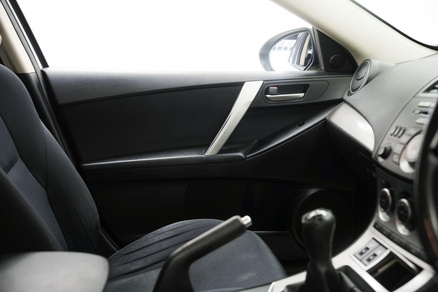 Mazda Mazda3 view 21