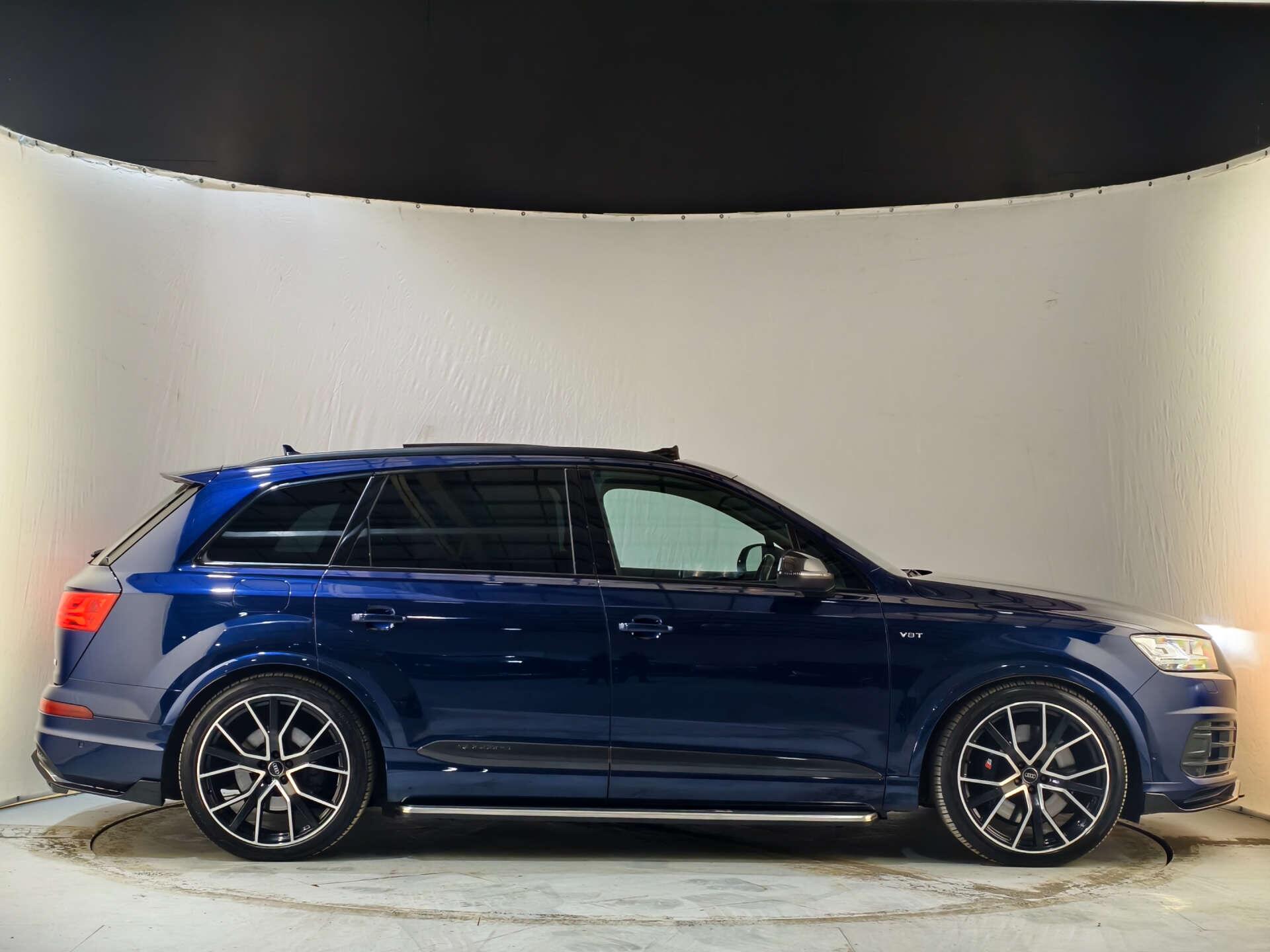 Audi SQ7 view 18