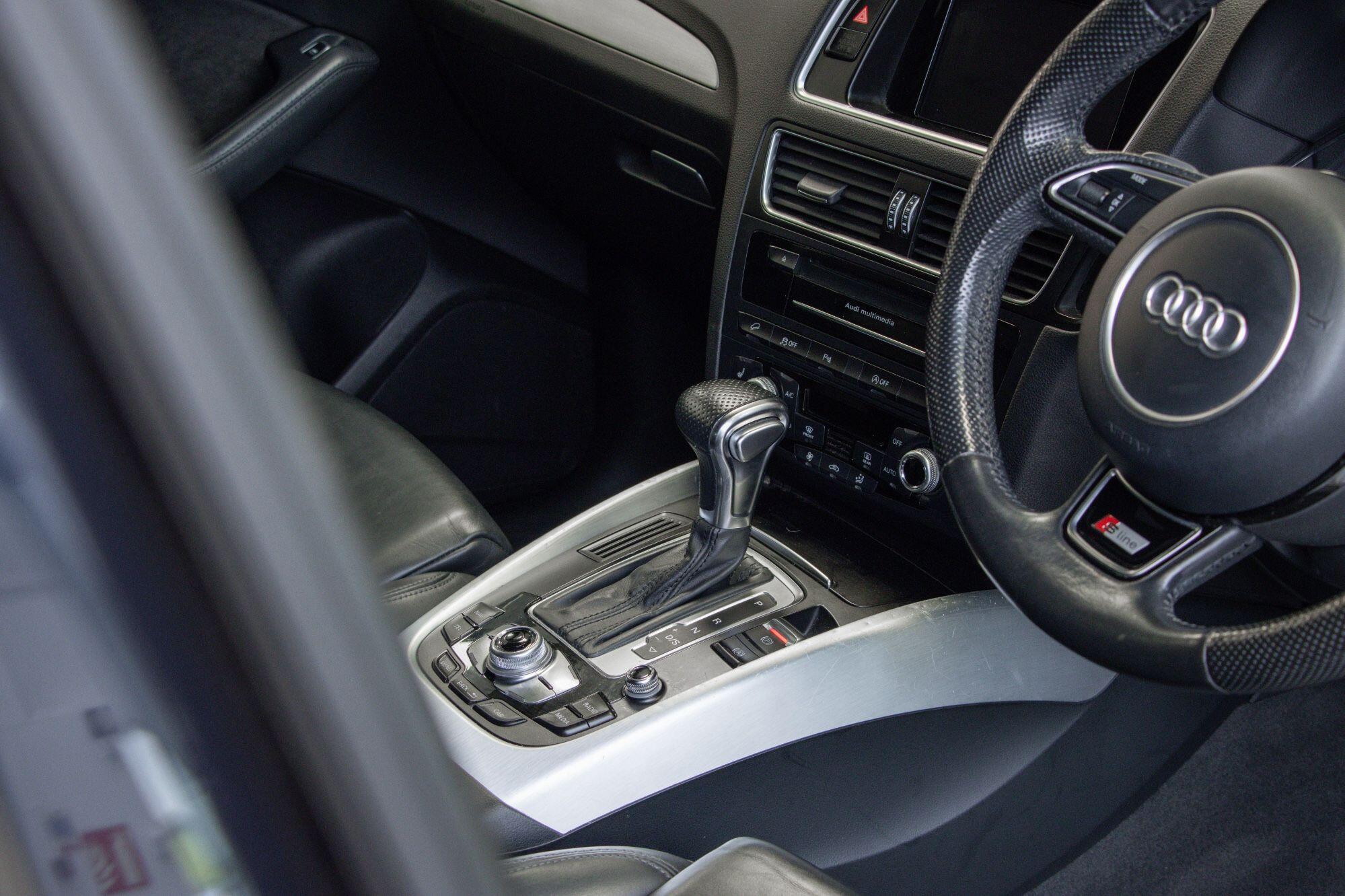 Audi Q5 view 3
