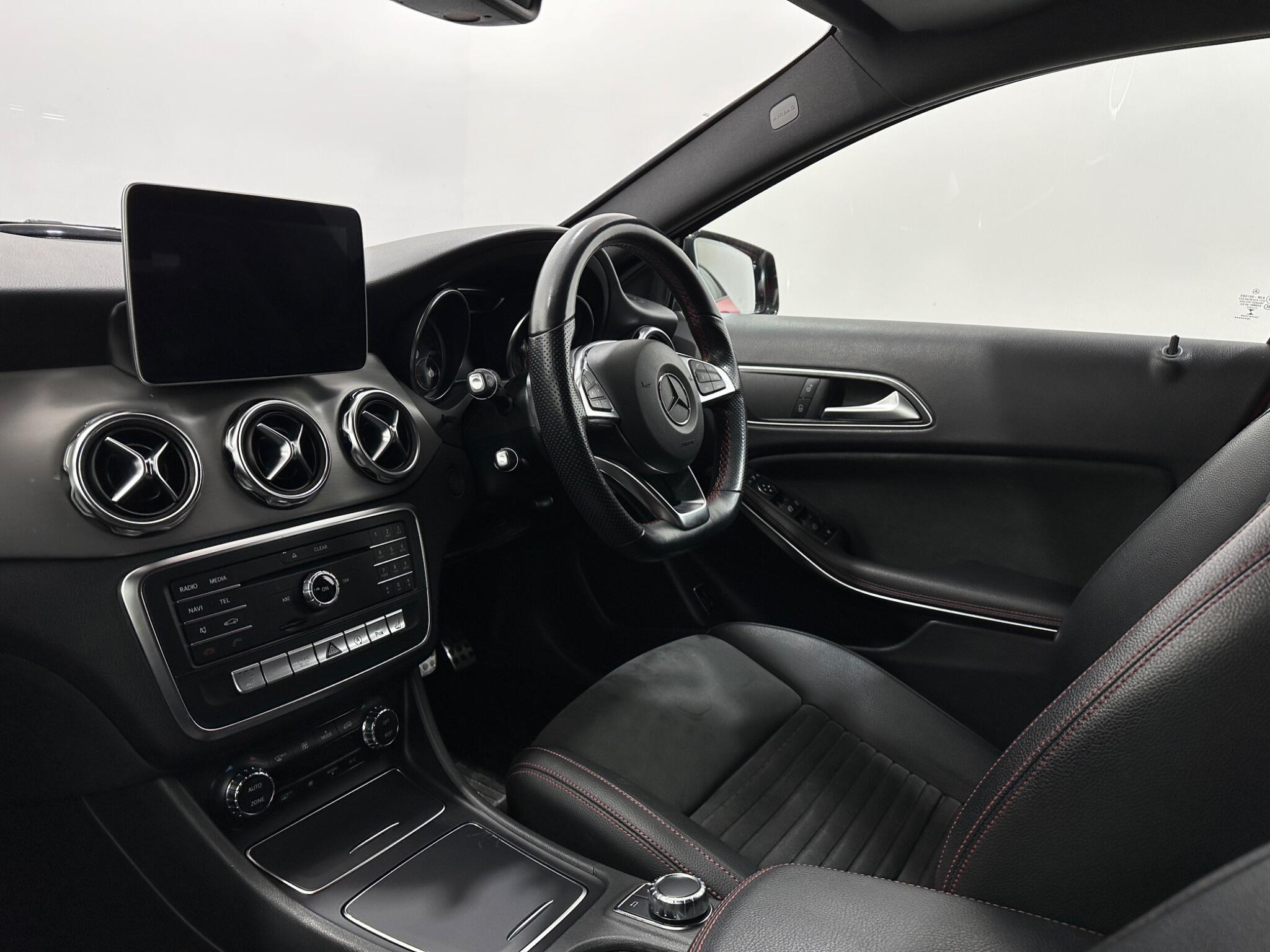 Mercedes-Benz Gla view 32