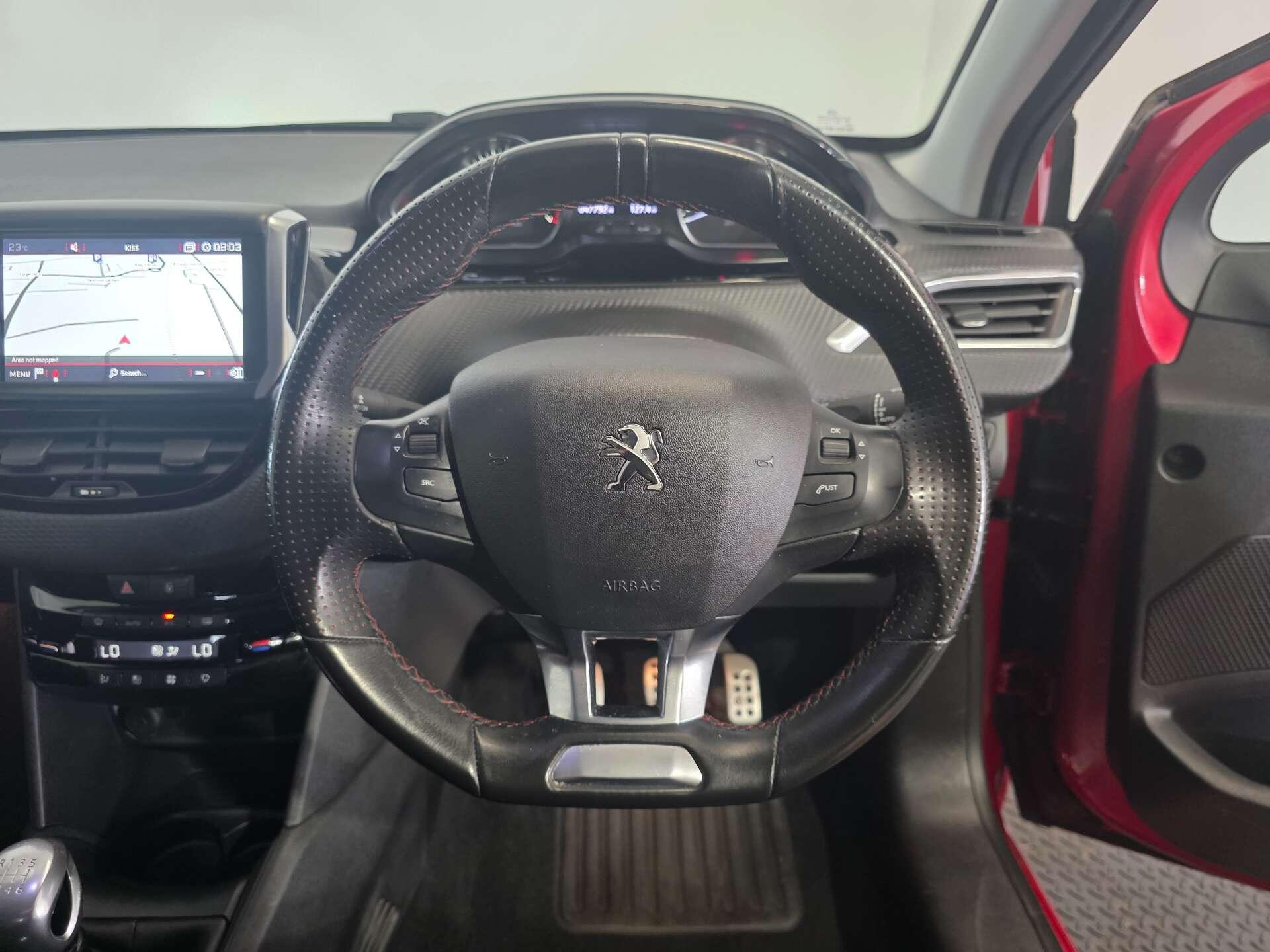 Peugeot 208 view 17