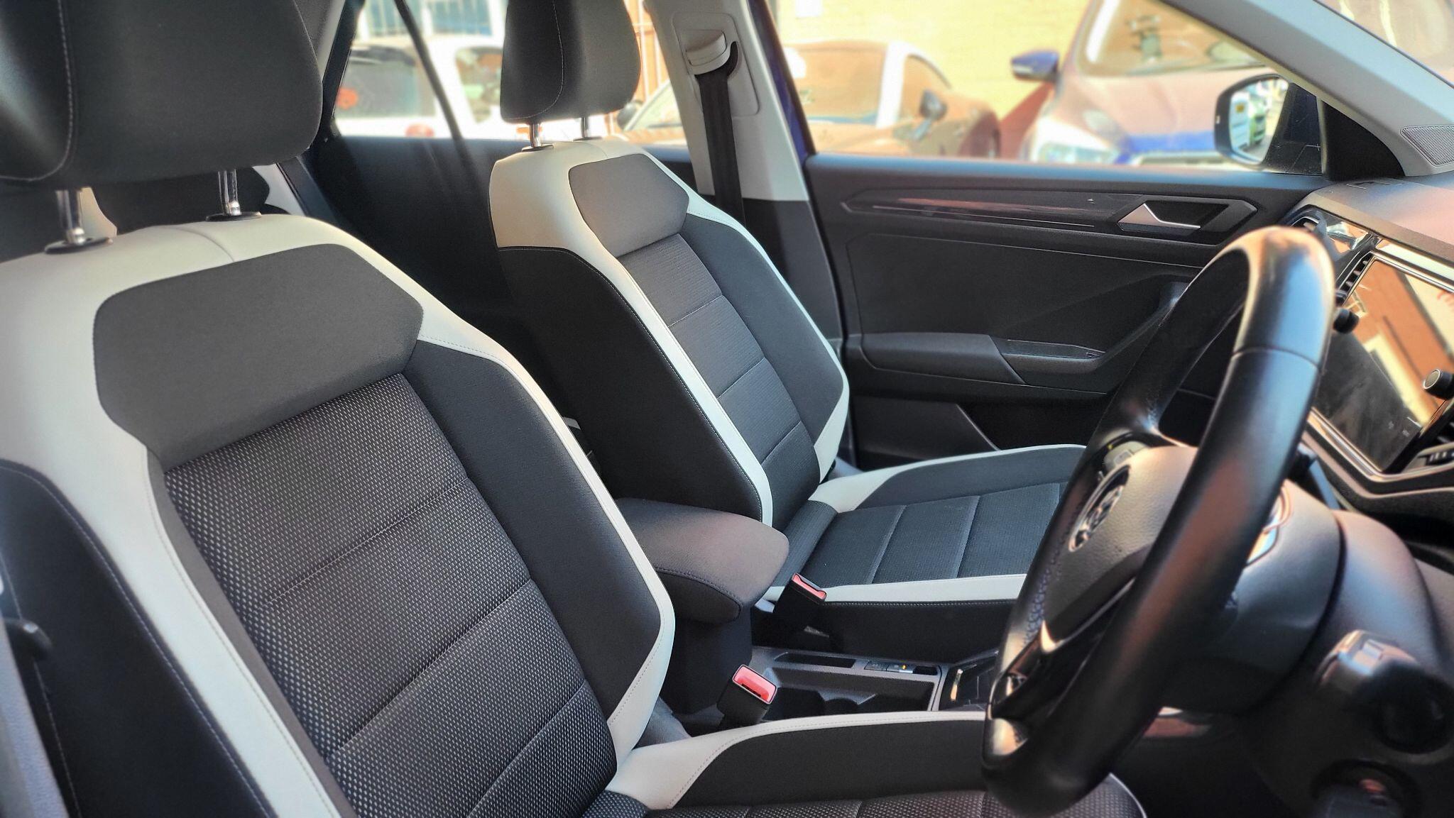 Volkswagen T-Roc view 17