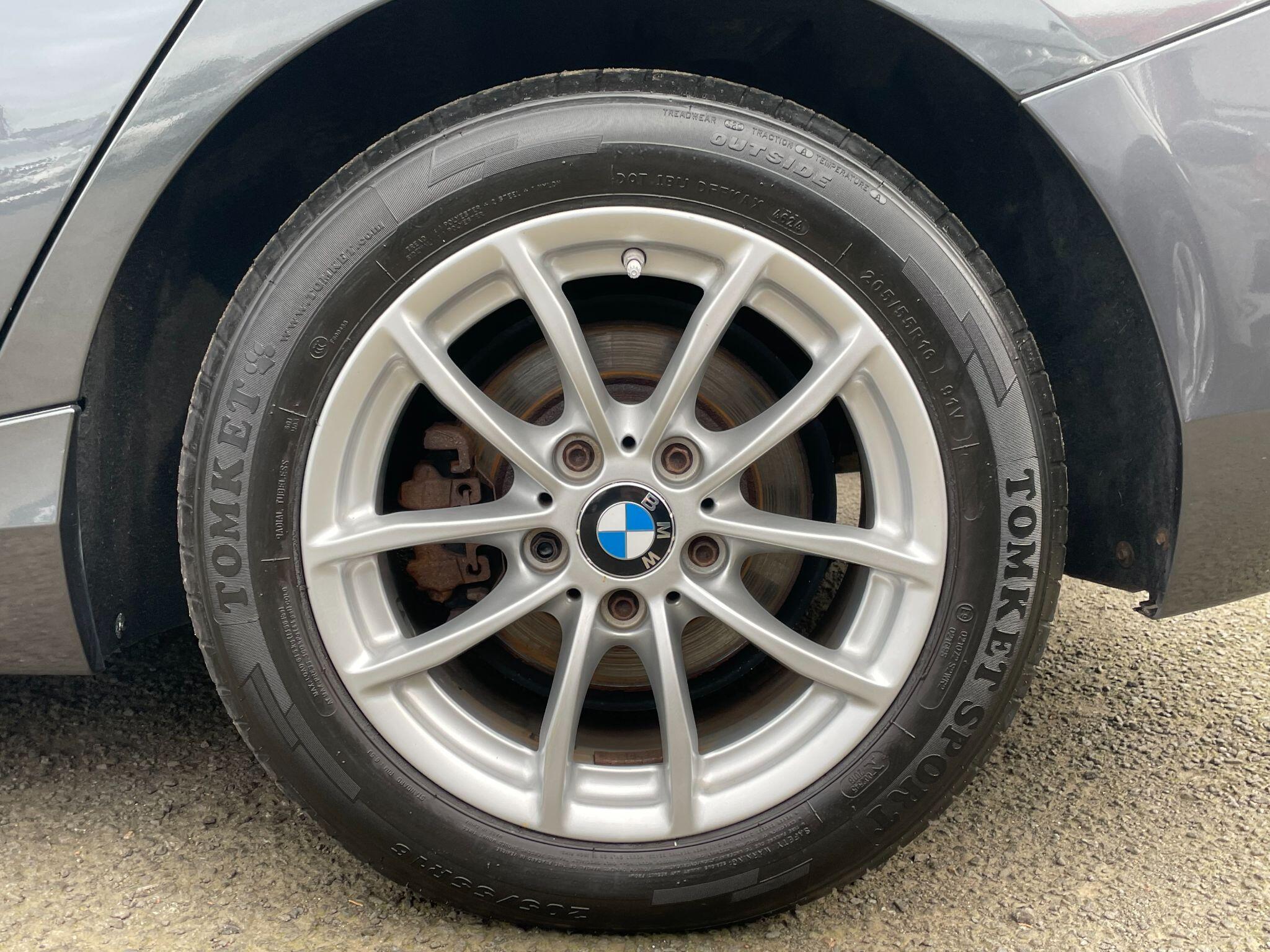 BMW 1 Series view 9