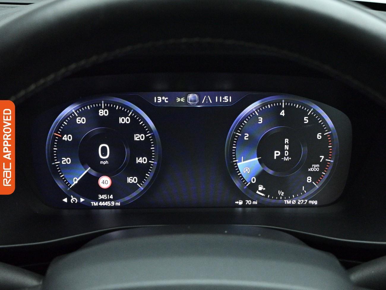 Volvo XC40 view 11