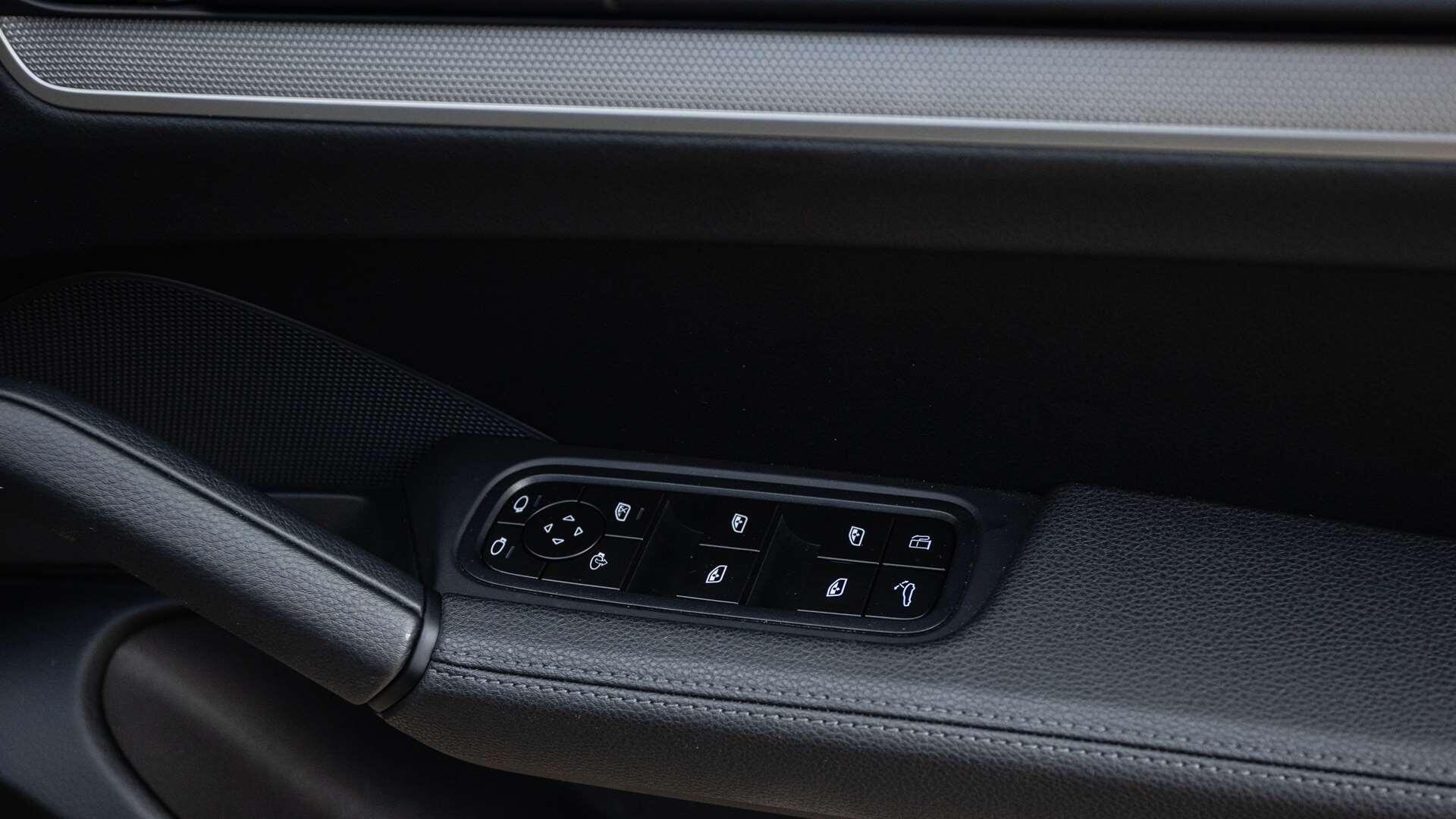 Porsche Cayenne view 27