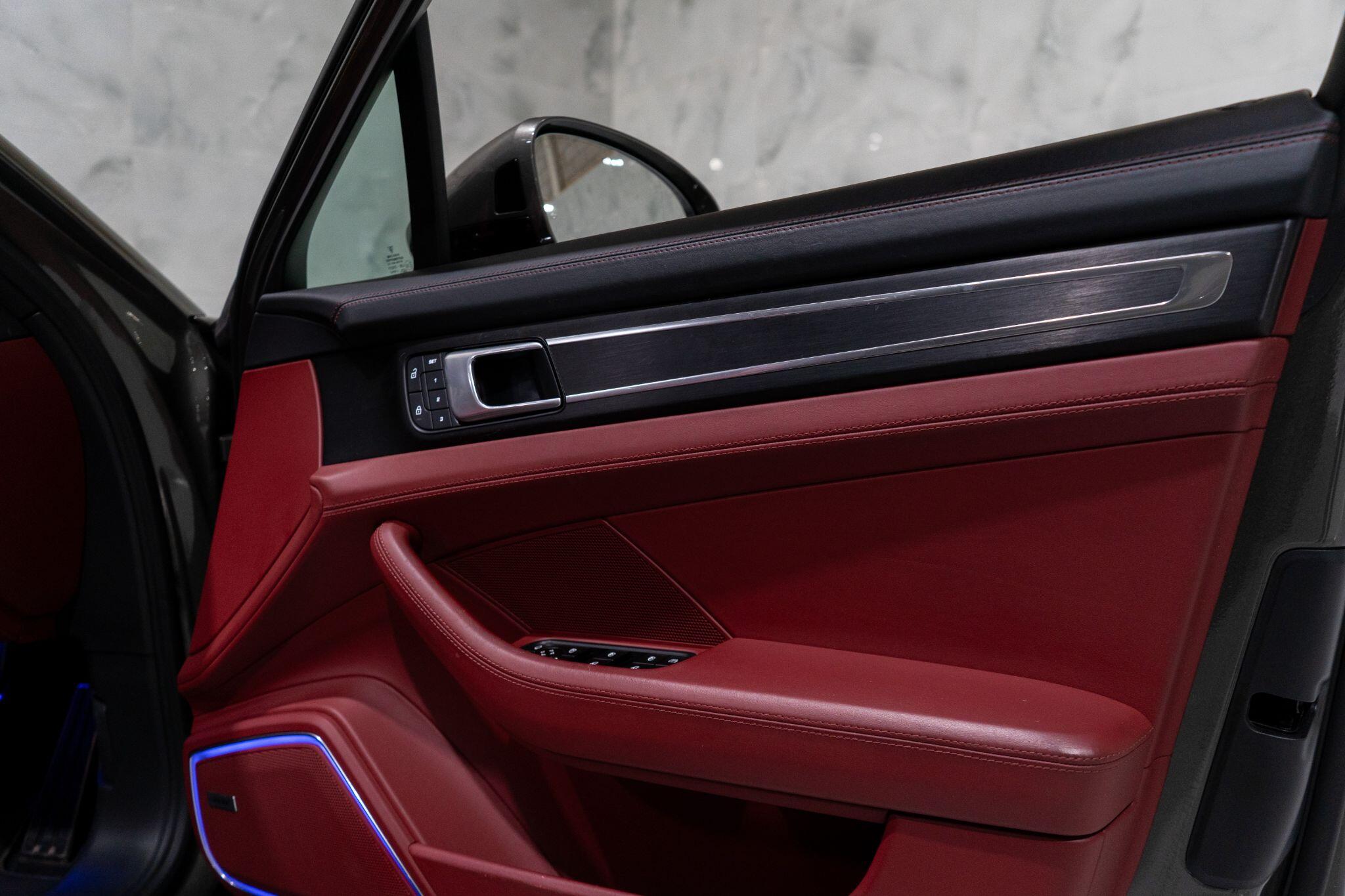 Porsche Panamera view 31