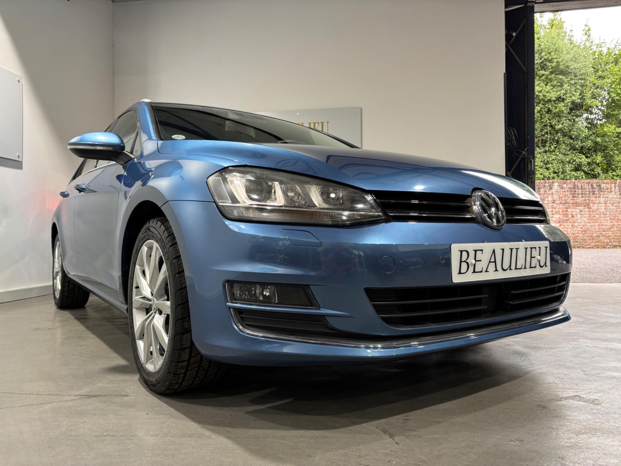Volkswagen Golf view 6