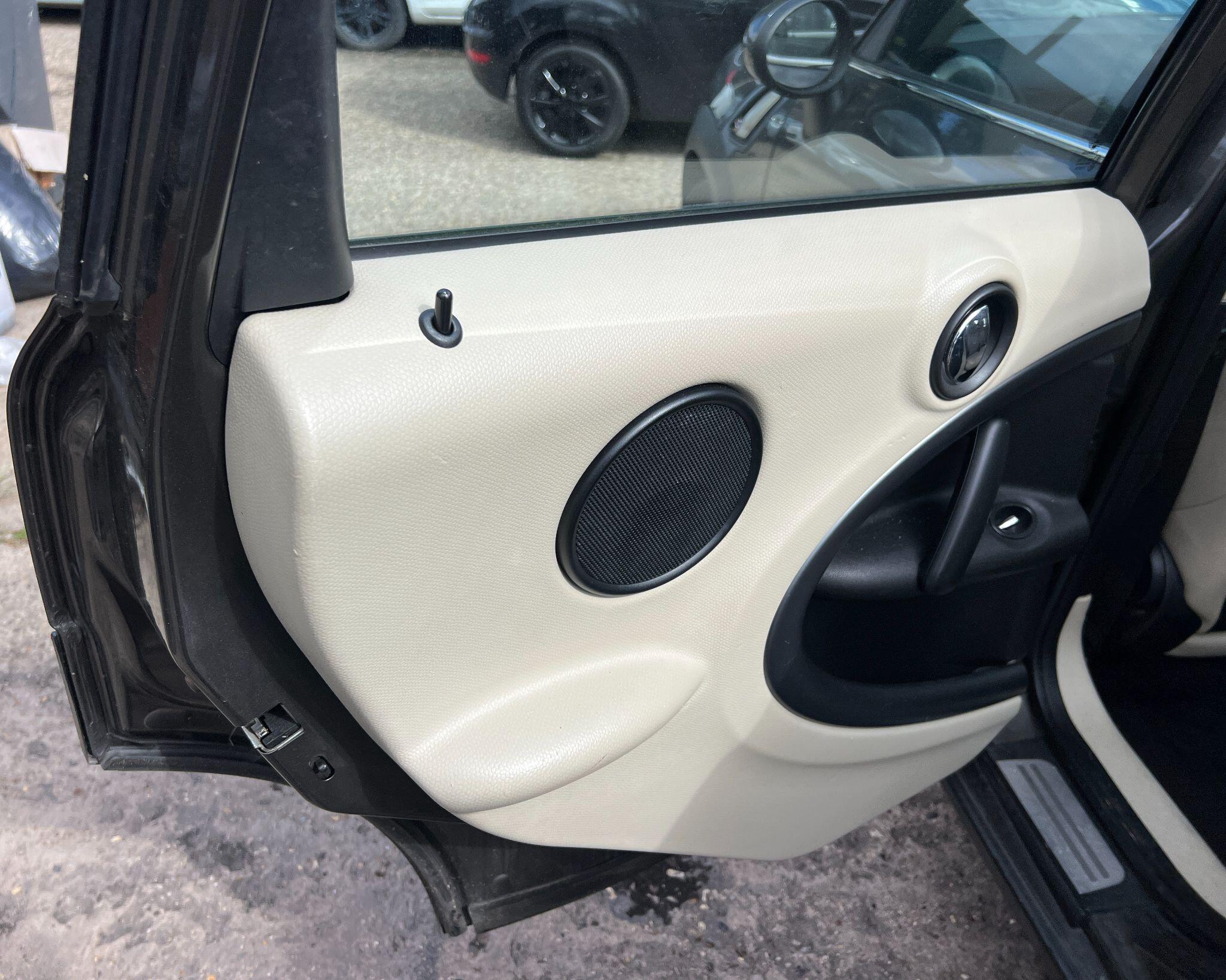 Mini Countryman view 18