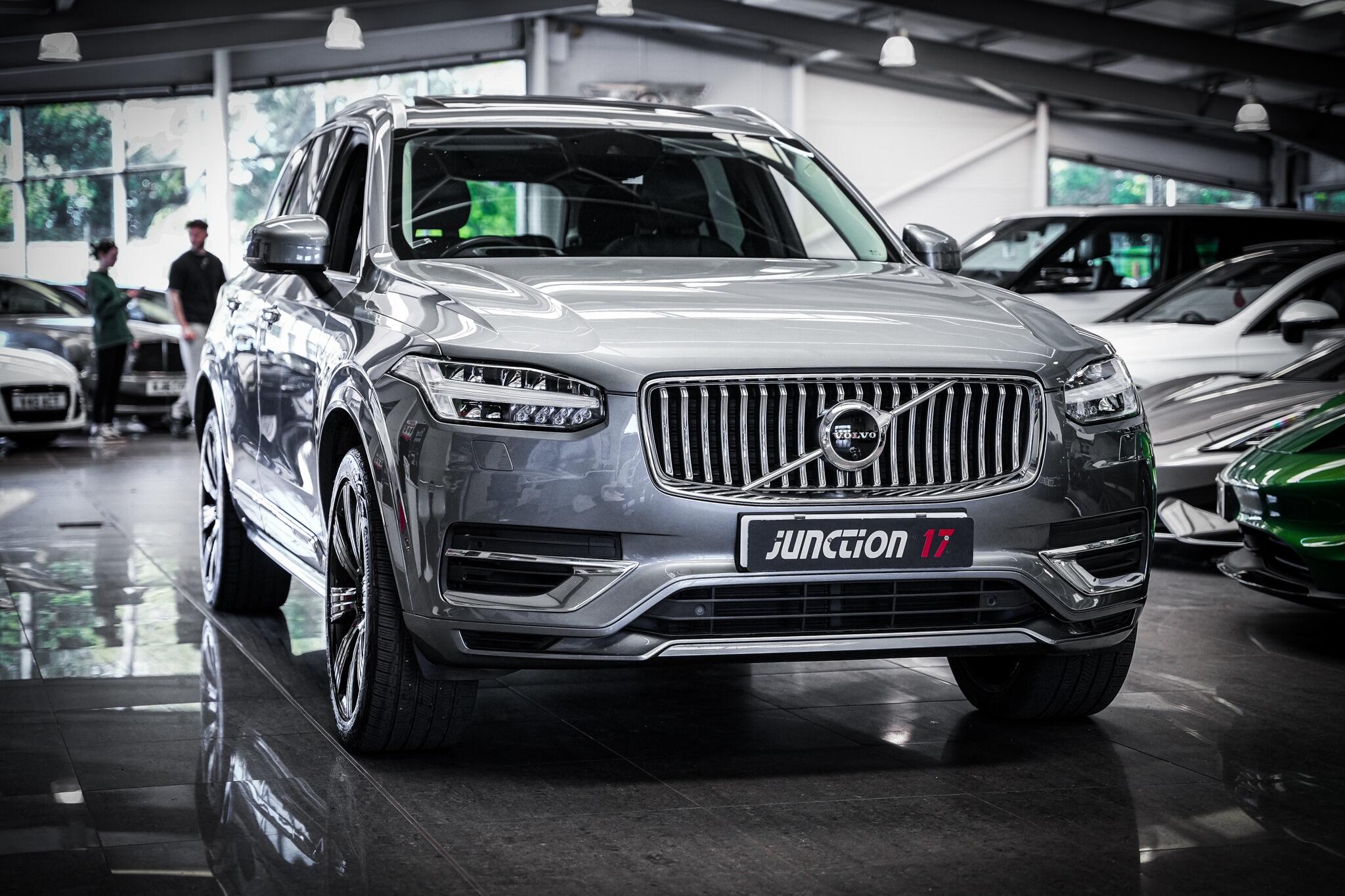 Volvo XC90 view 11