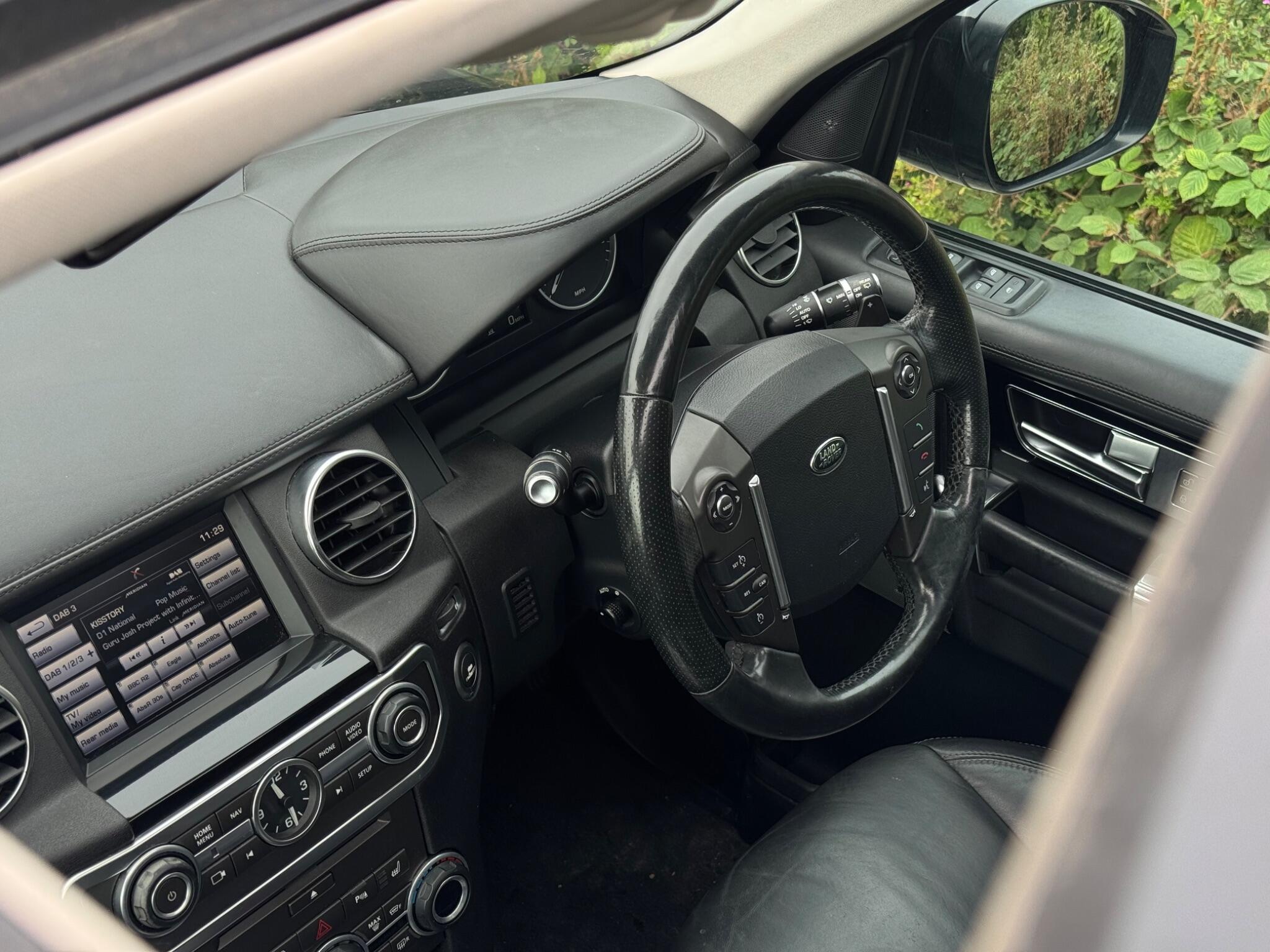 Land Rover Discovery view 15