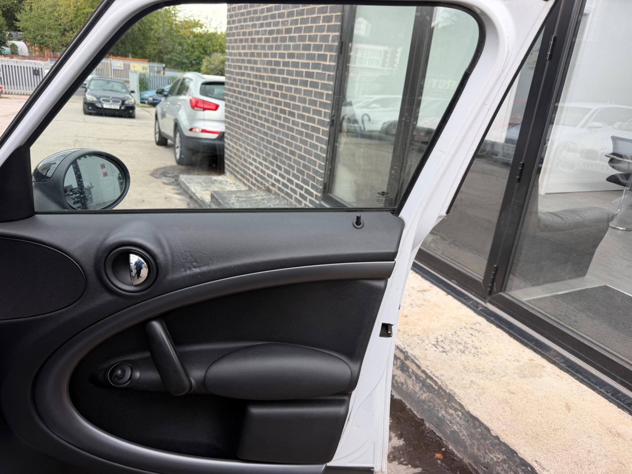 Mini Countryman view 9