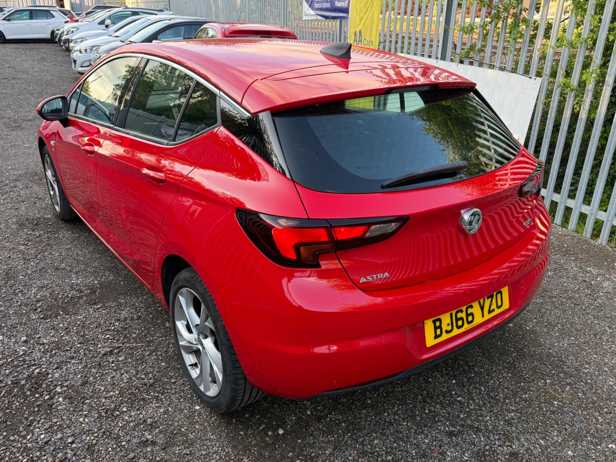 2017 Vauxhall Astra image 8
