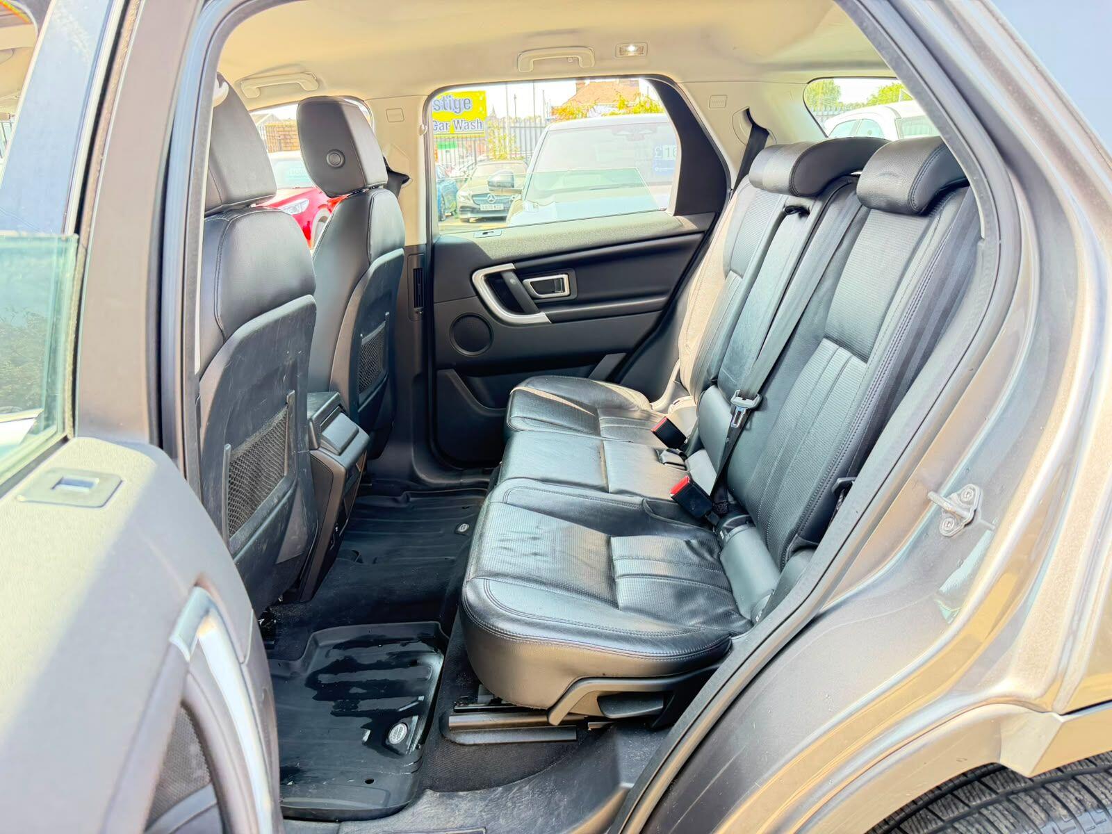 Land Rover Discovery Sport view 15