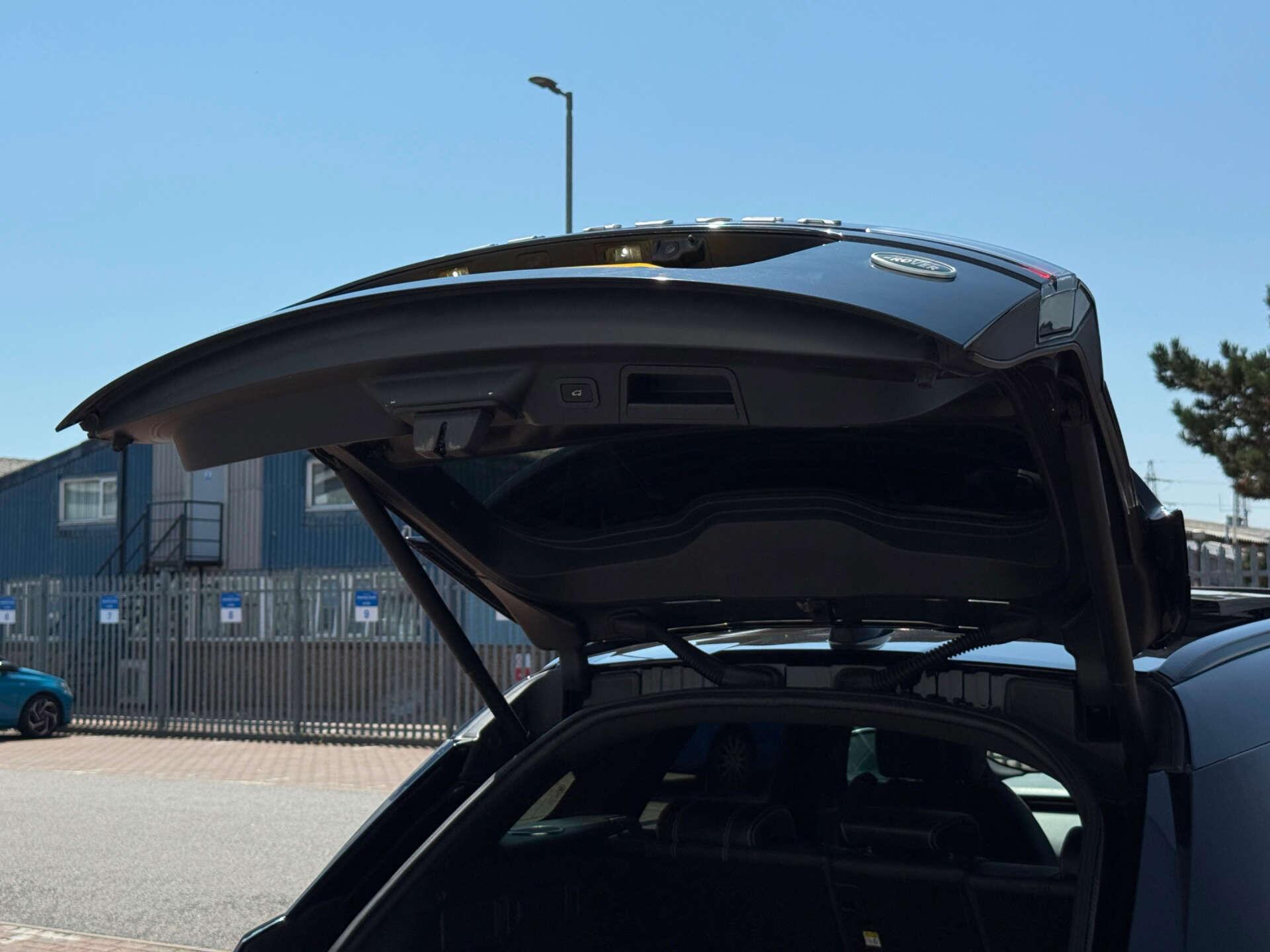 Land Rover Range Rover Velar view 34