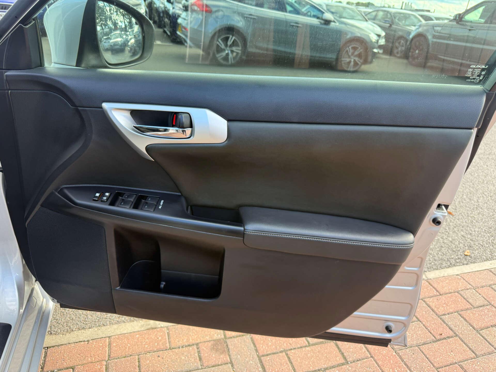 Lexus CT view 33