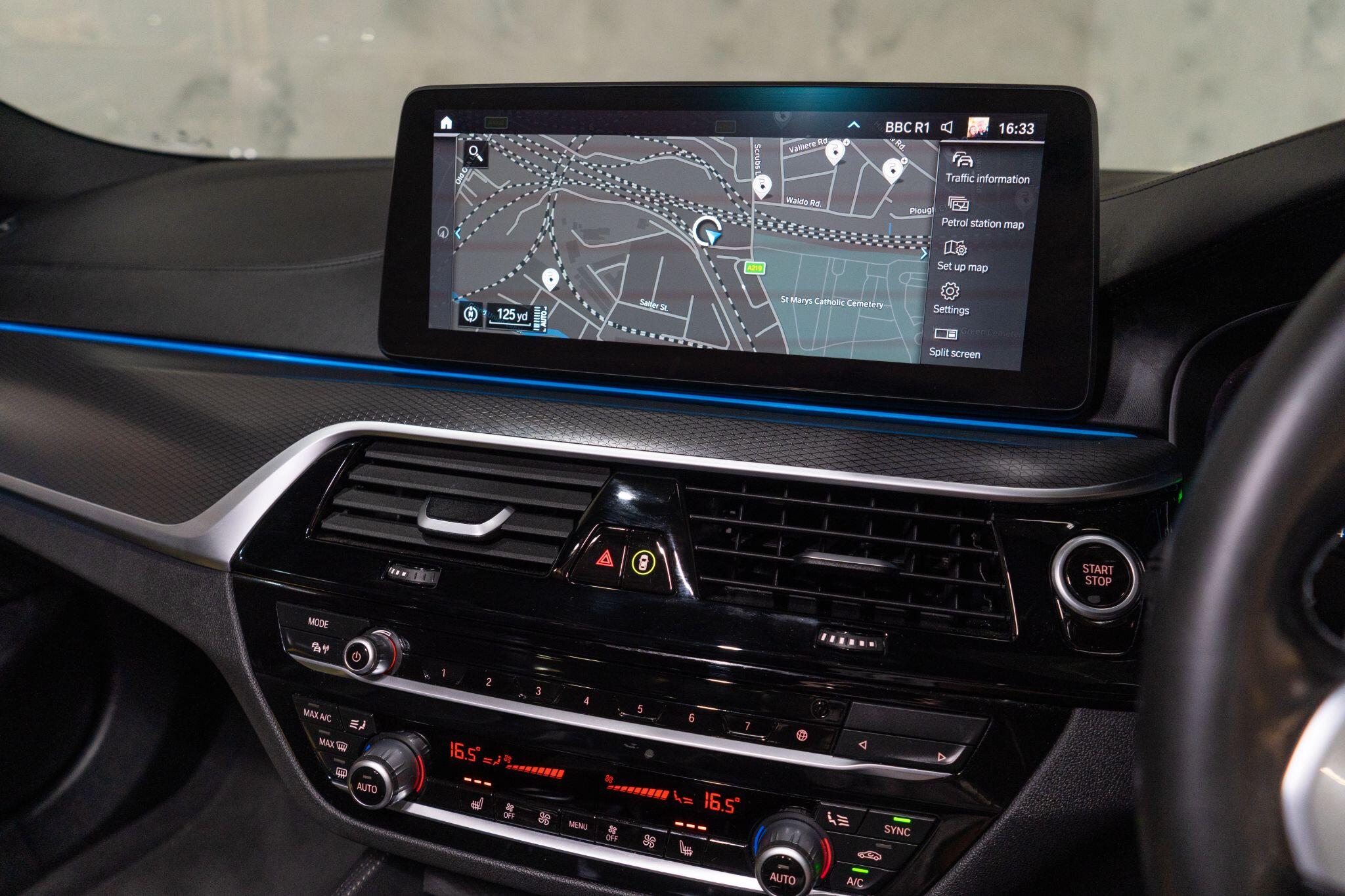 BMW 5 Series view 28