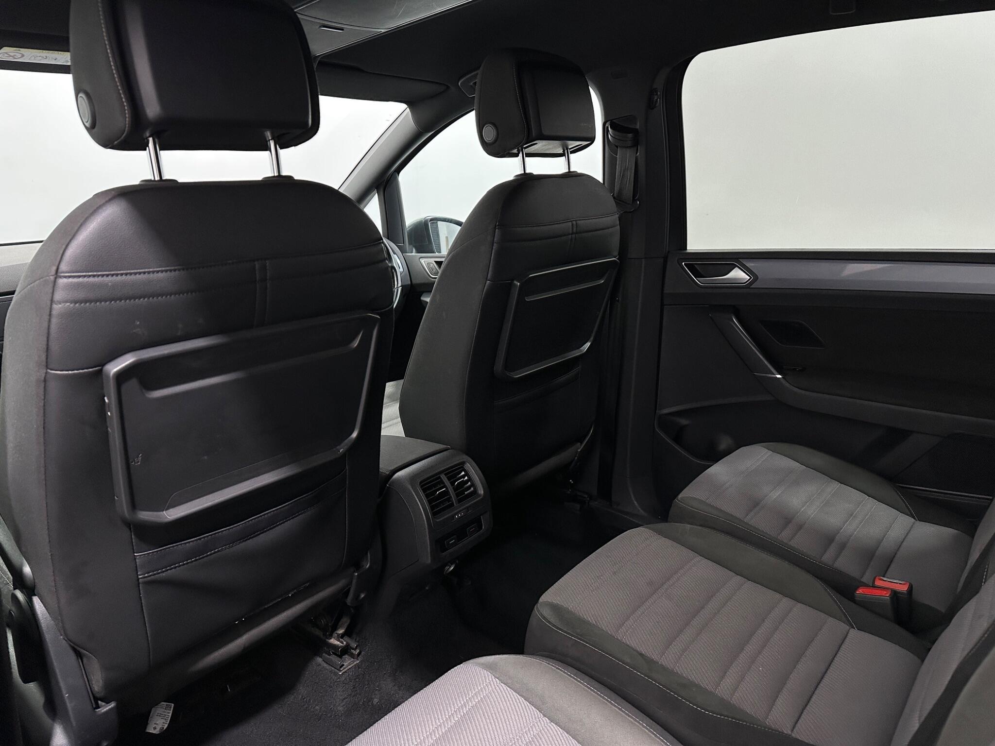 Volkswagen Touran view 38