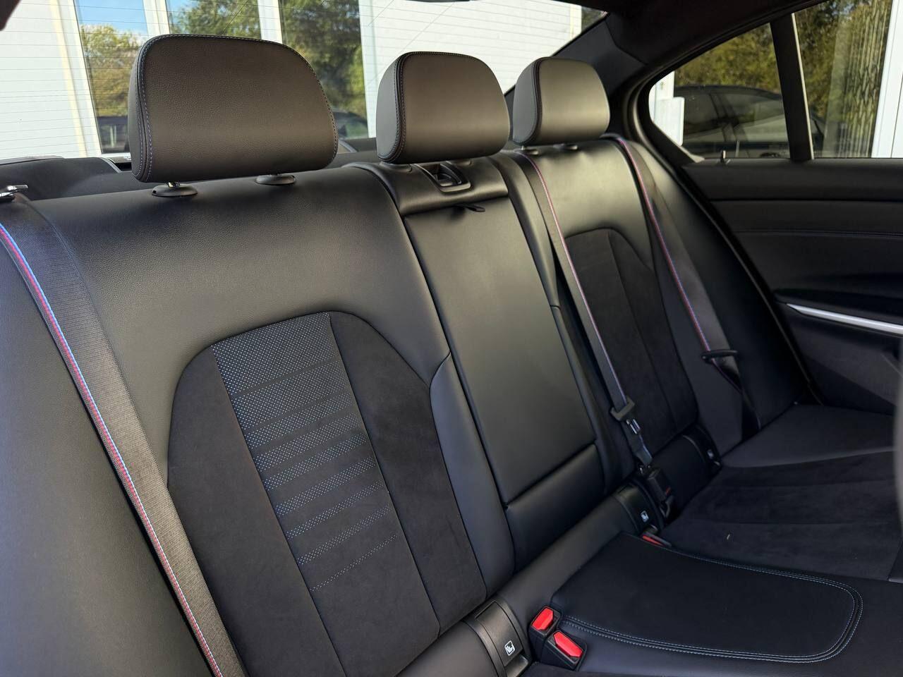 BMW 3 Series view 17