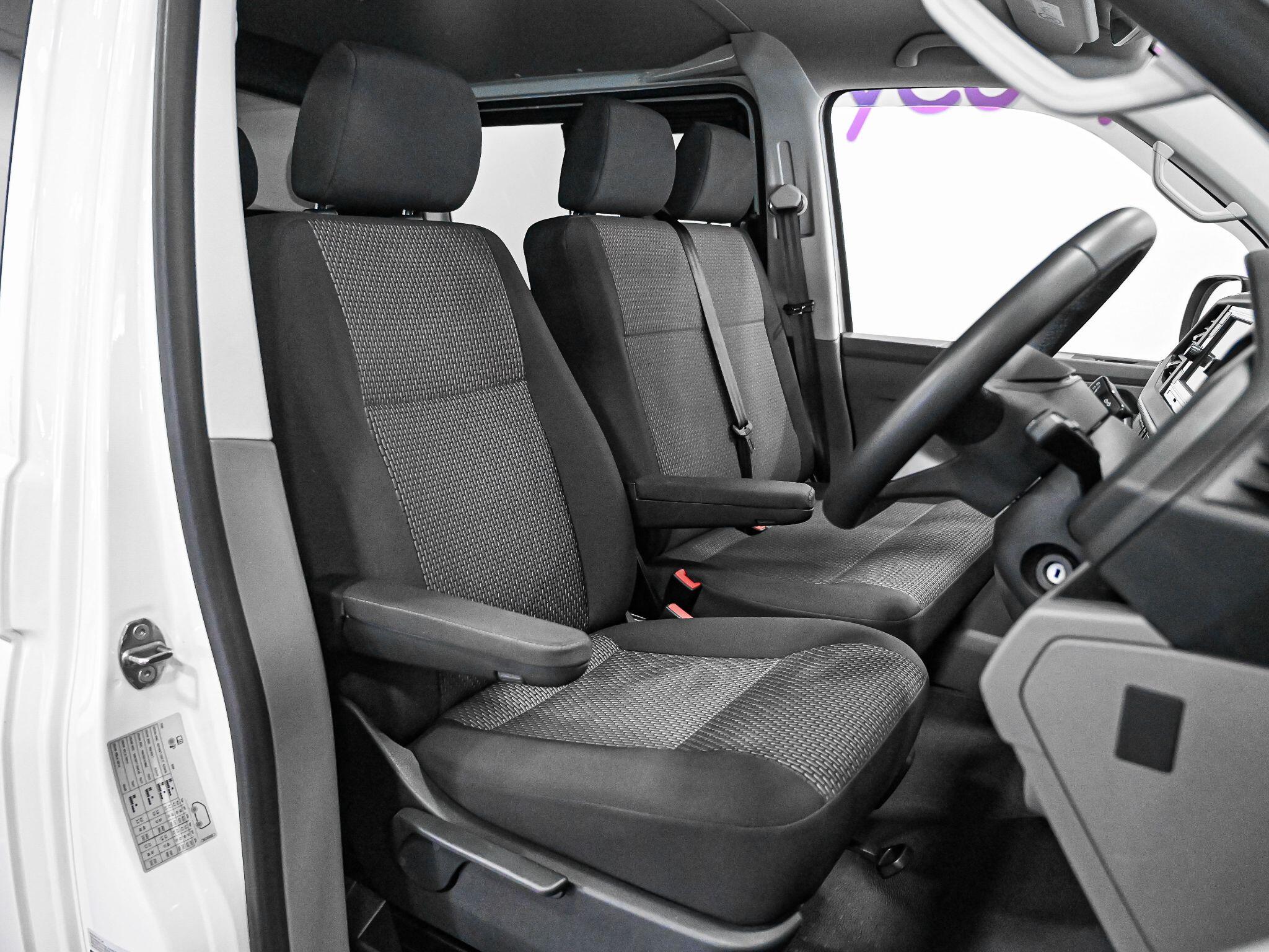 Volkswagen Transporter view 3