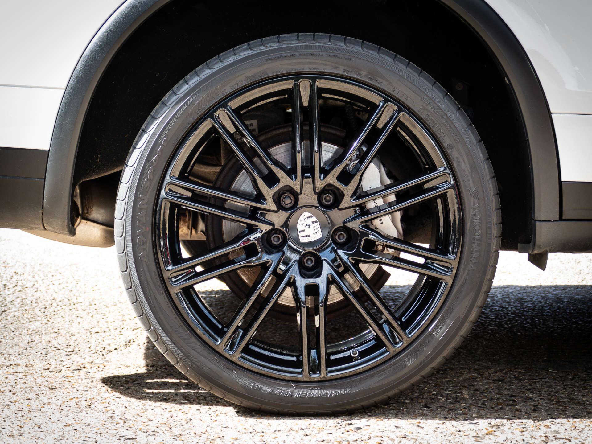 Porsche Cayenne view 19