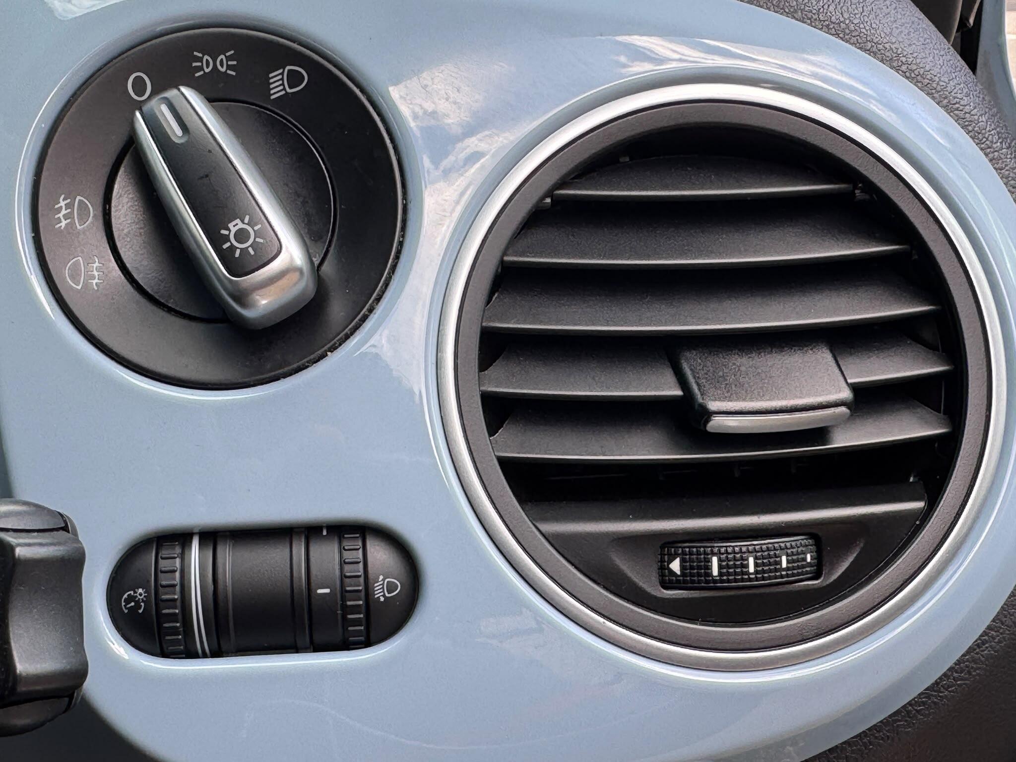 Volkswagen Beetle view 38
