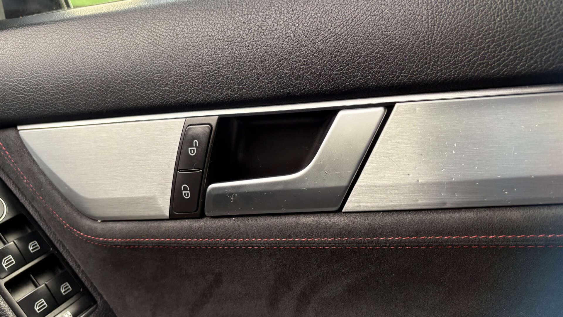 Mercedes-Benz C-Class view 23