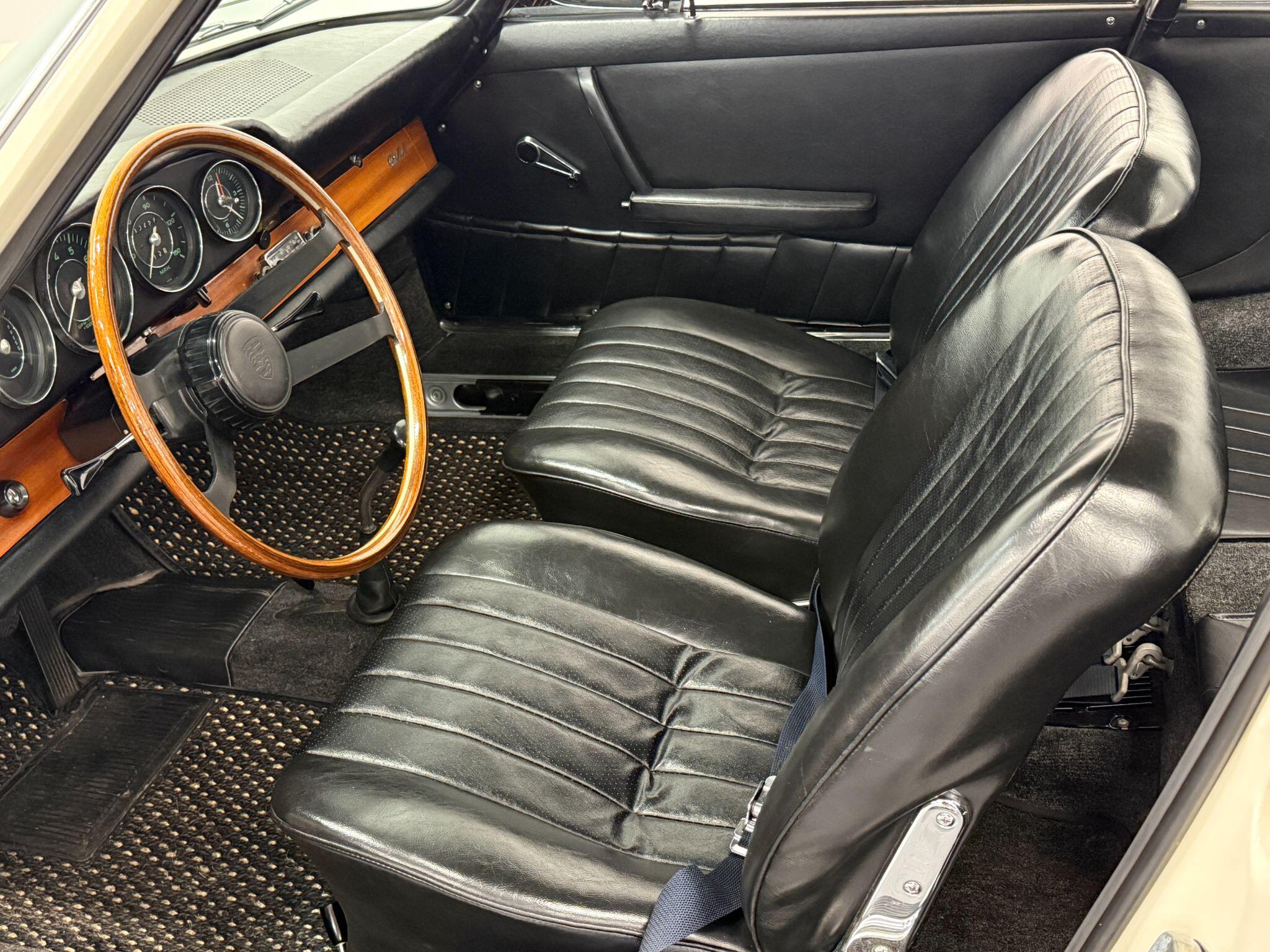 Porsche 911 view 52
