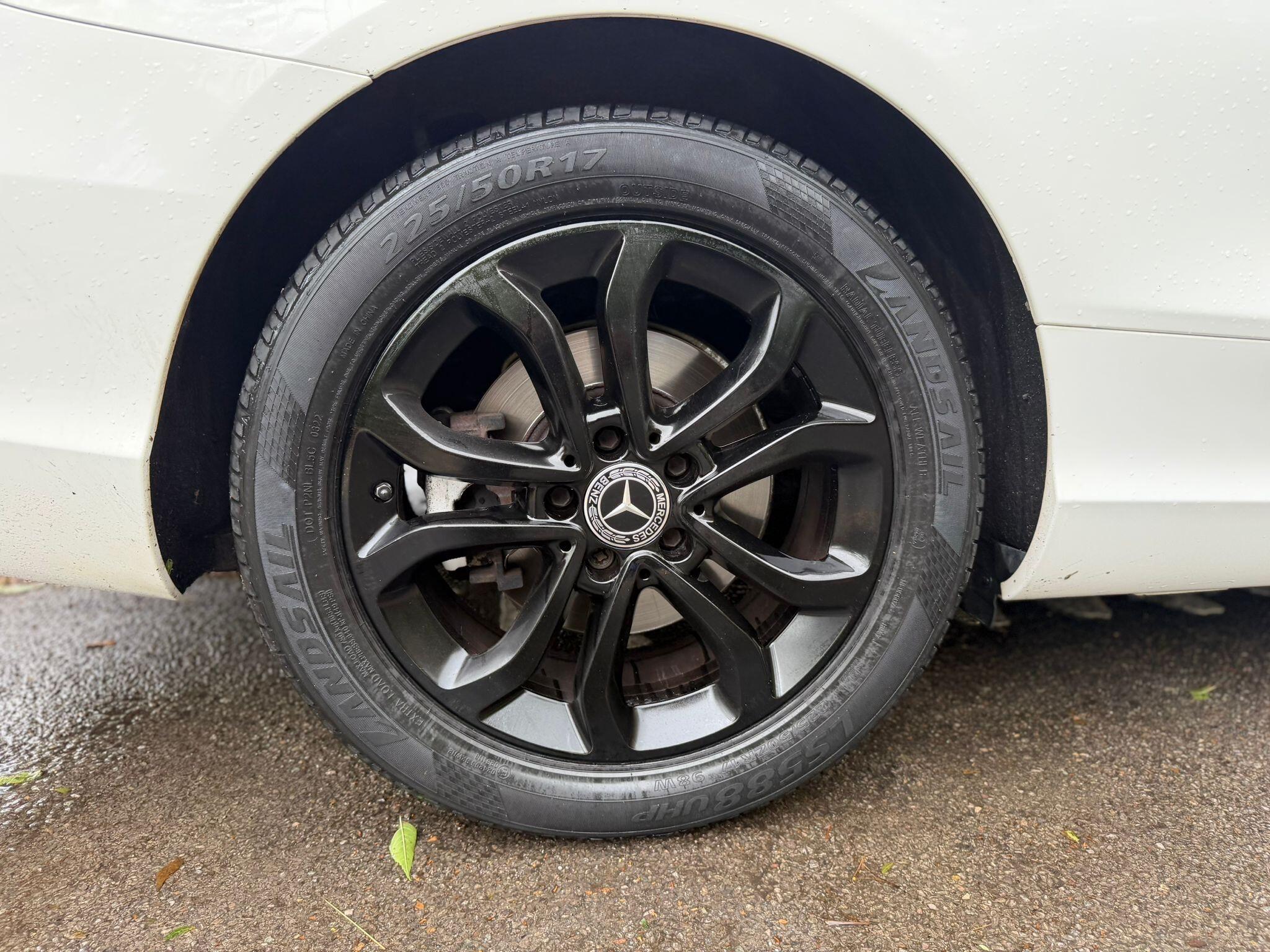 Mercedes-Benz C-Class view 27