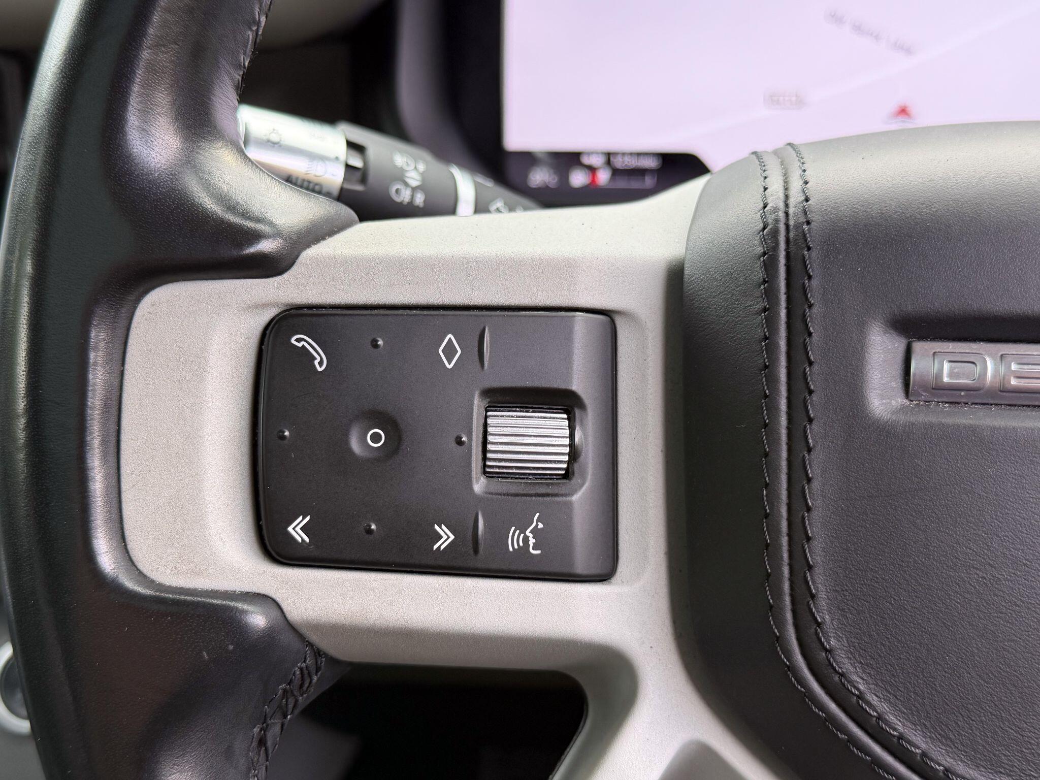 Land Rover Defender 110 view 38