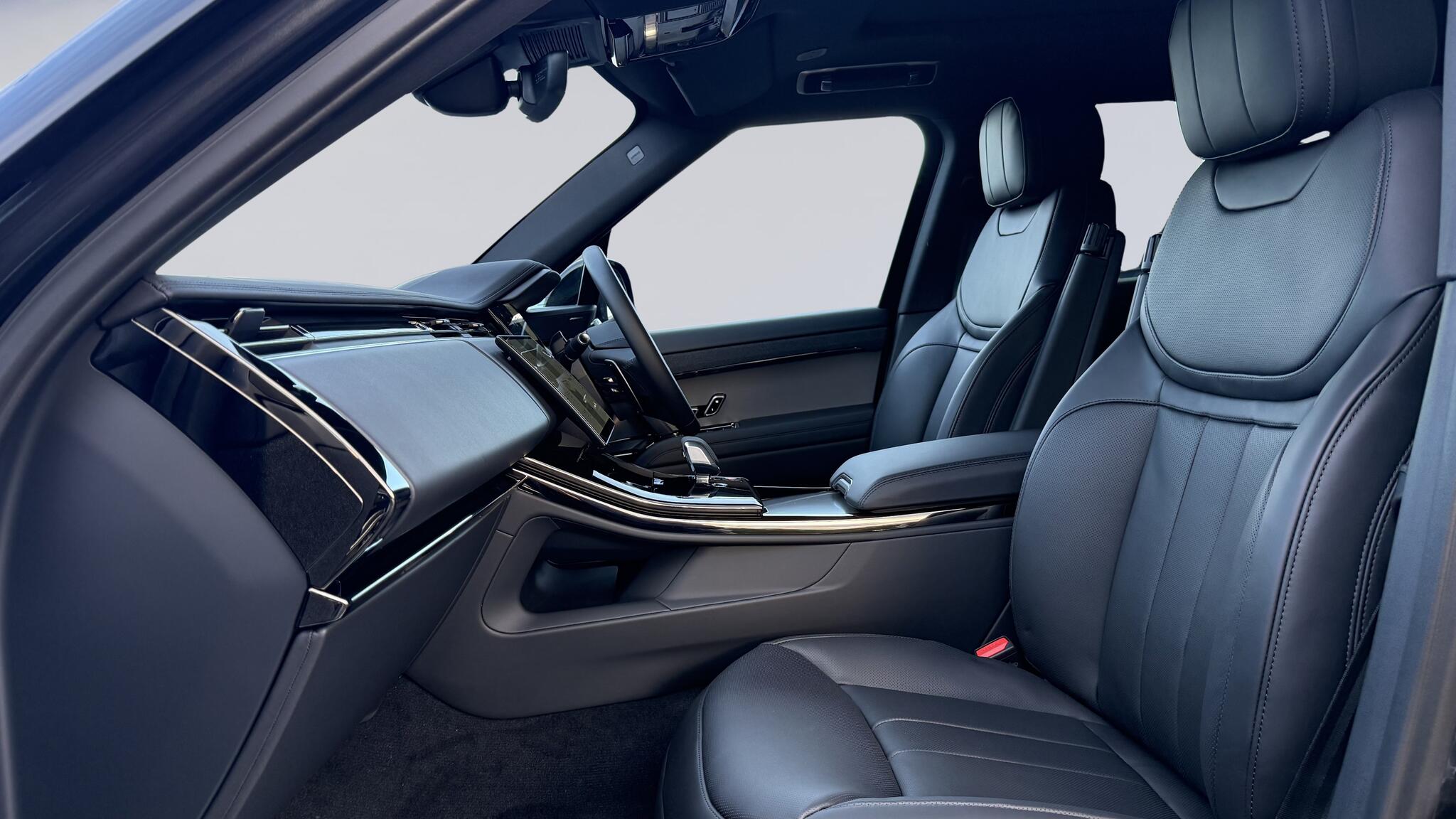 Land Rover Range Rover Sport view 3