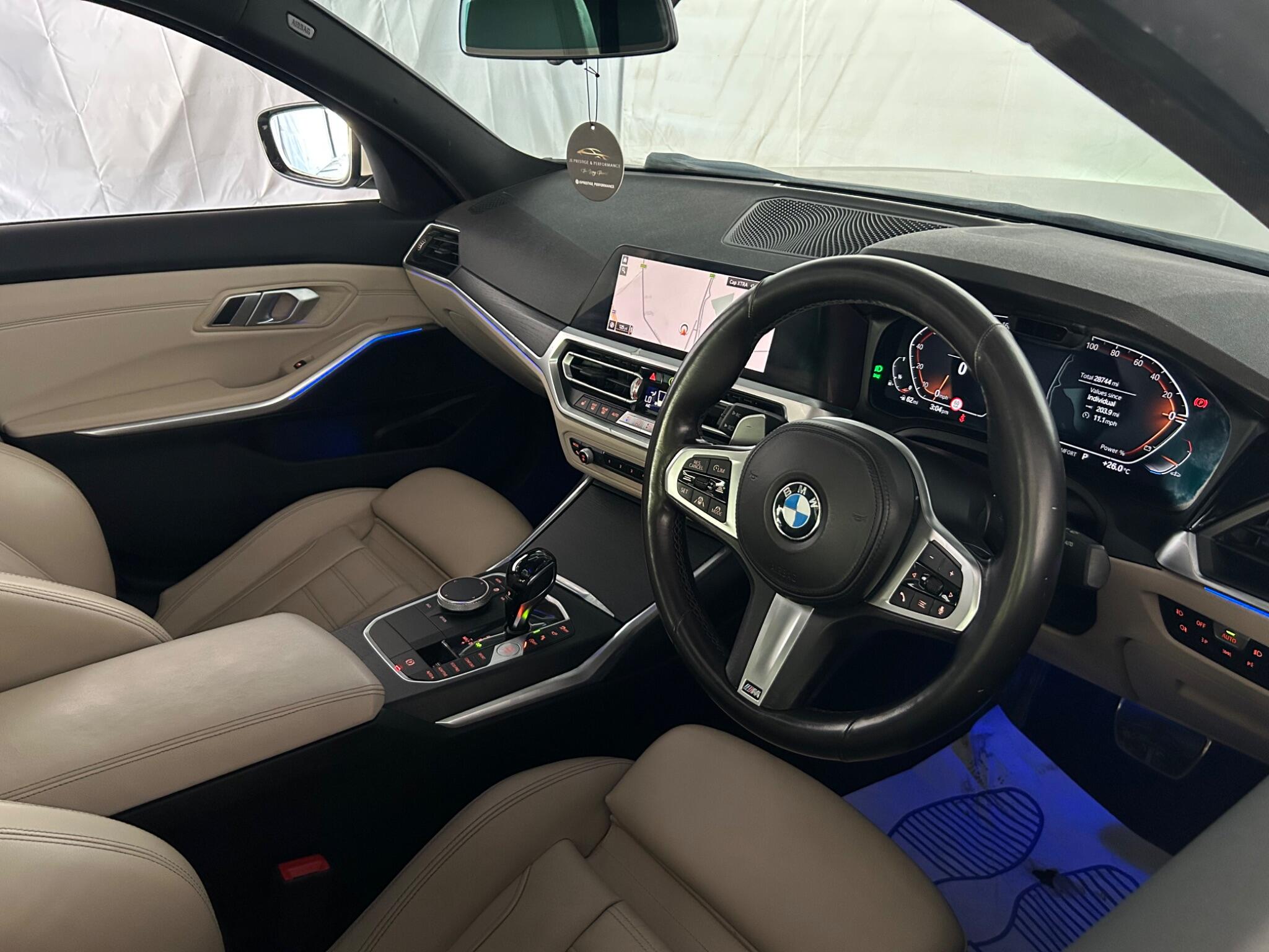 BMW 3 Series view 16