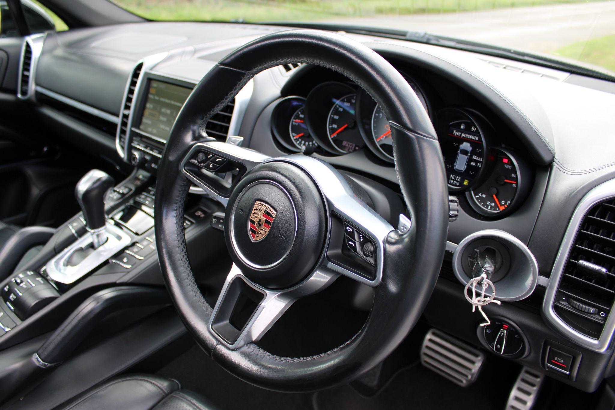 2016 Porsche Cayenne 4.2 TD V8 S TiptronicS 4WD Euro 6 (s/s) 5dr • 87,000 miles image 41