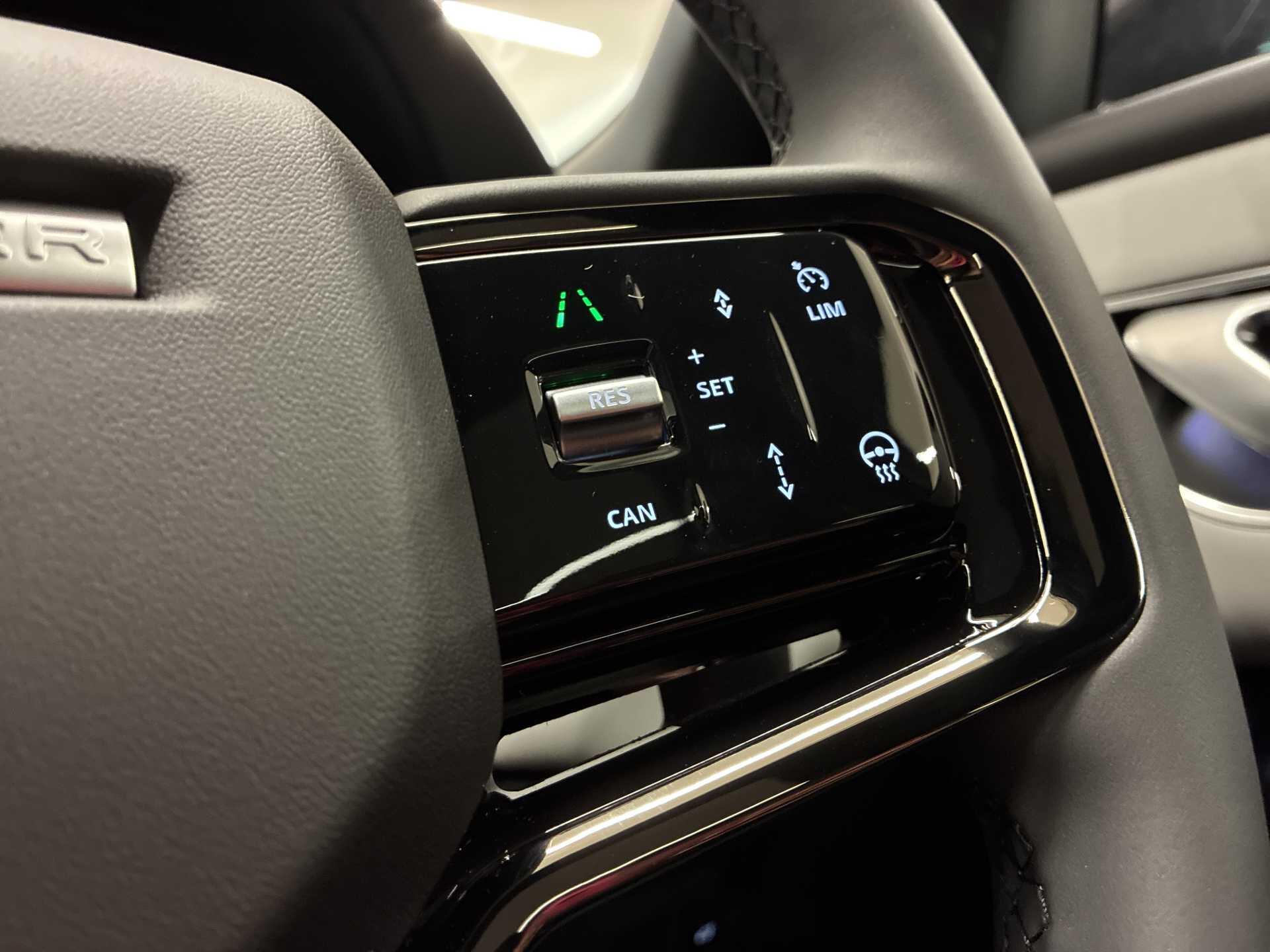 Land Rover Range Rover Velar view 37
