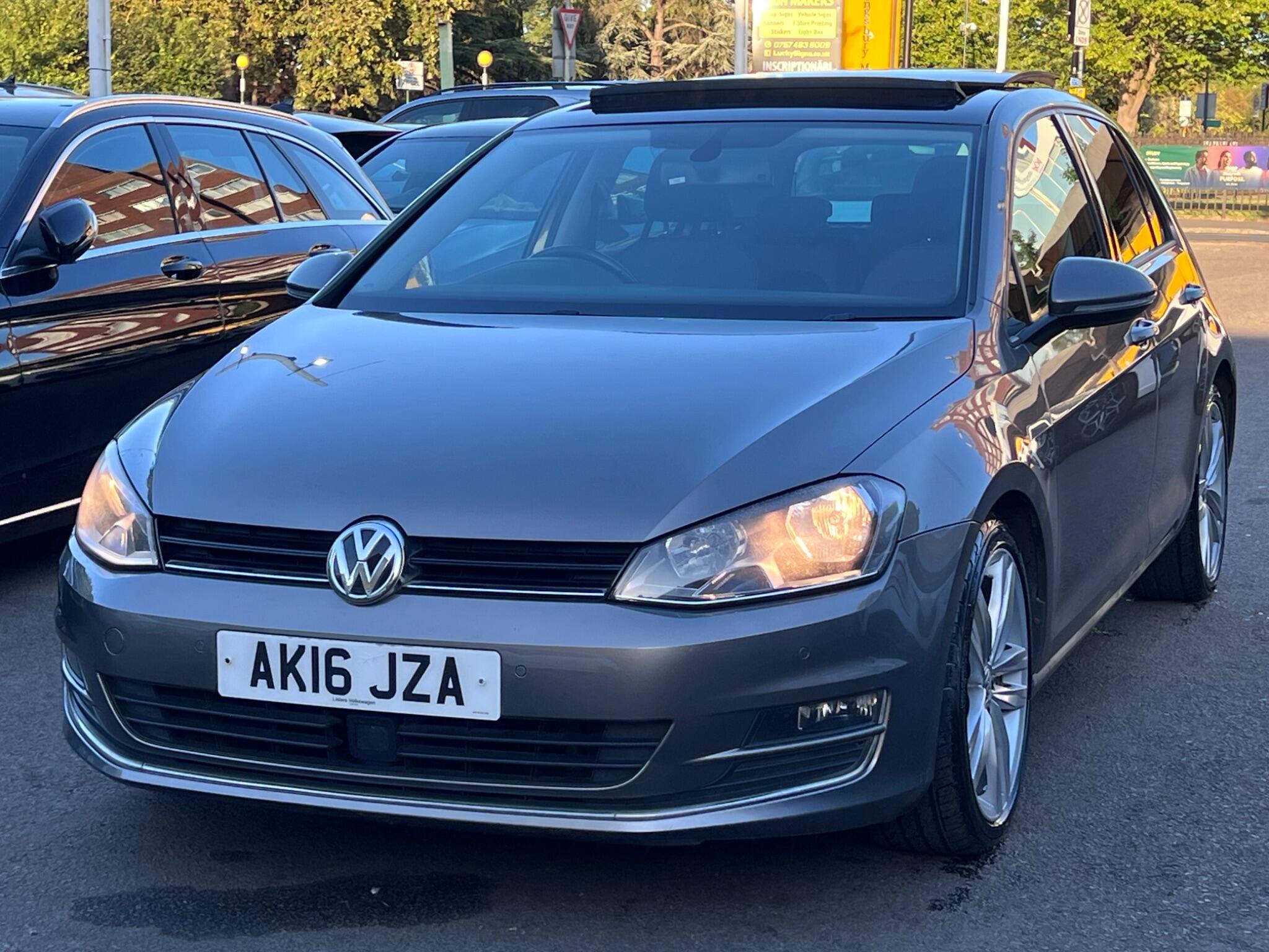 Volkswagen Golf view 6
