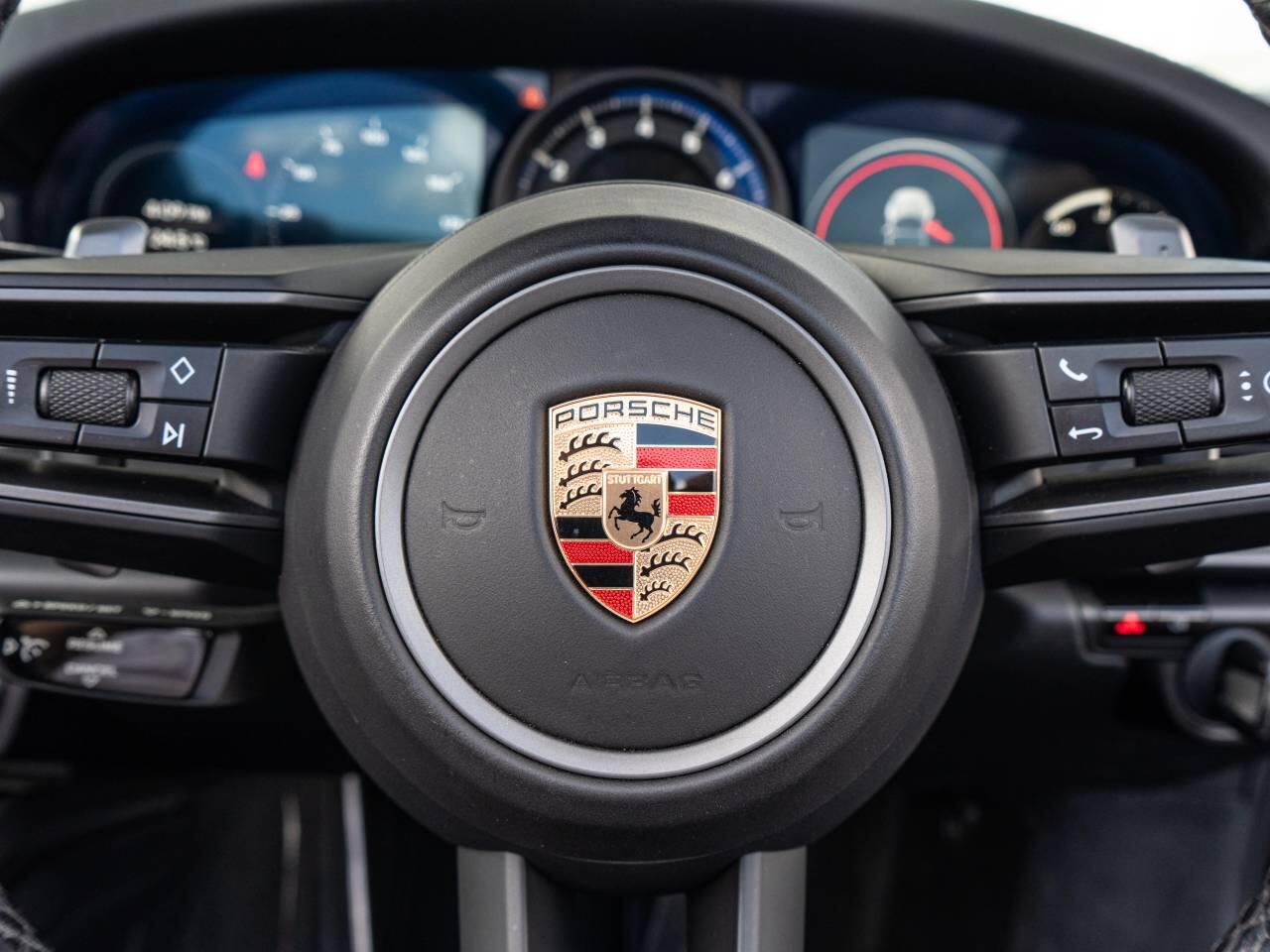 Porsche 911 view 18
