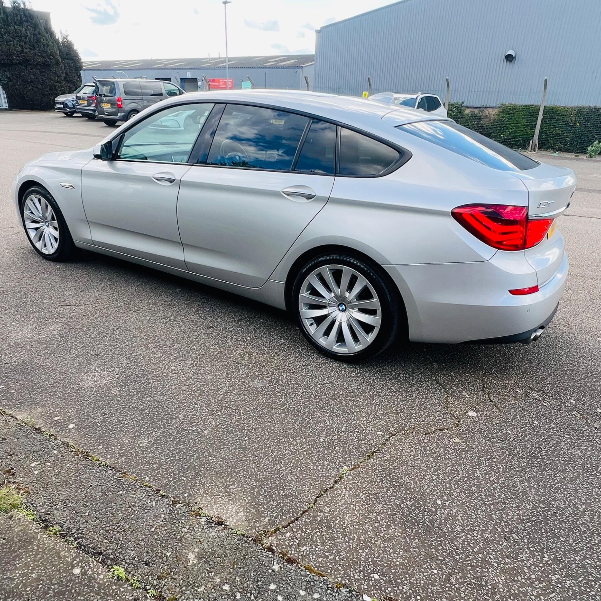 BMW 5 Series view 7