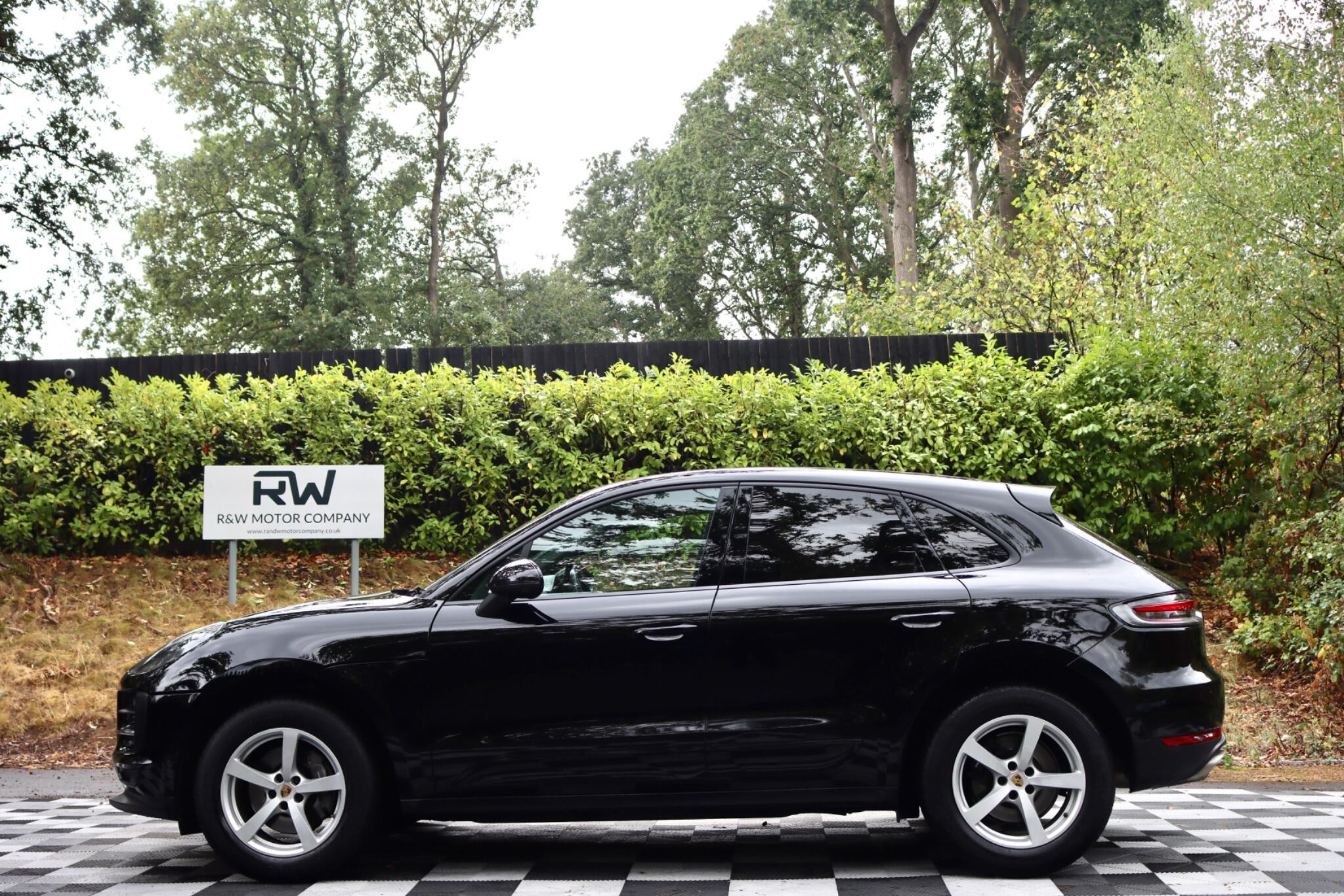 Porsche Macan view 22